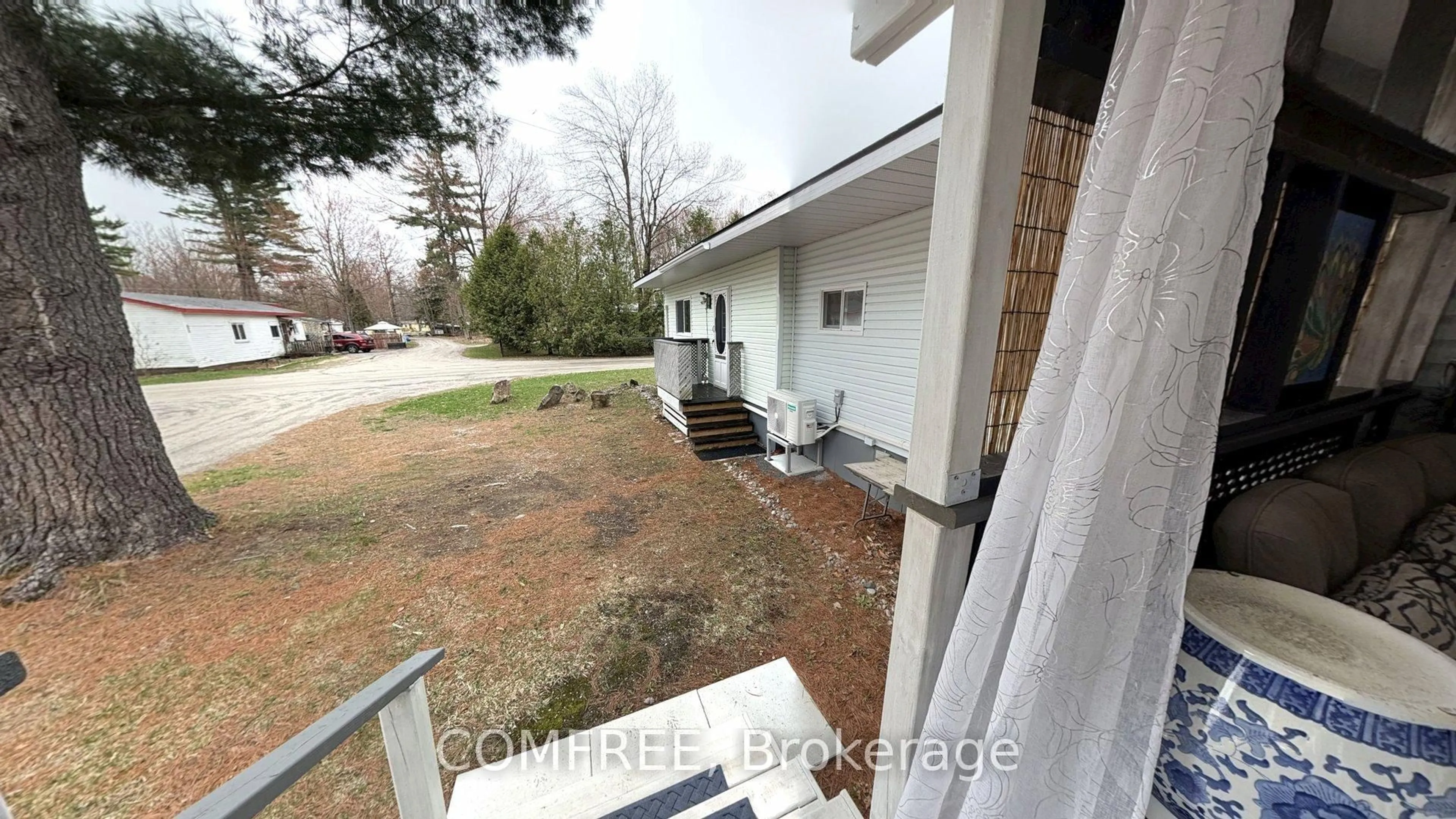 A pic from outside/outdoor area/front of a property/back of a property/a pic from drone, unknown for 1713 Hwy 11 #402, Gravenhurst Ontario P0E 1G0