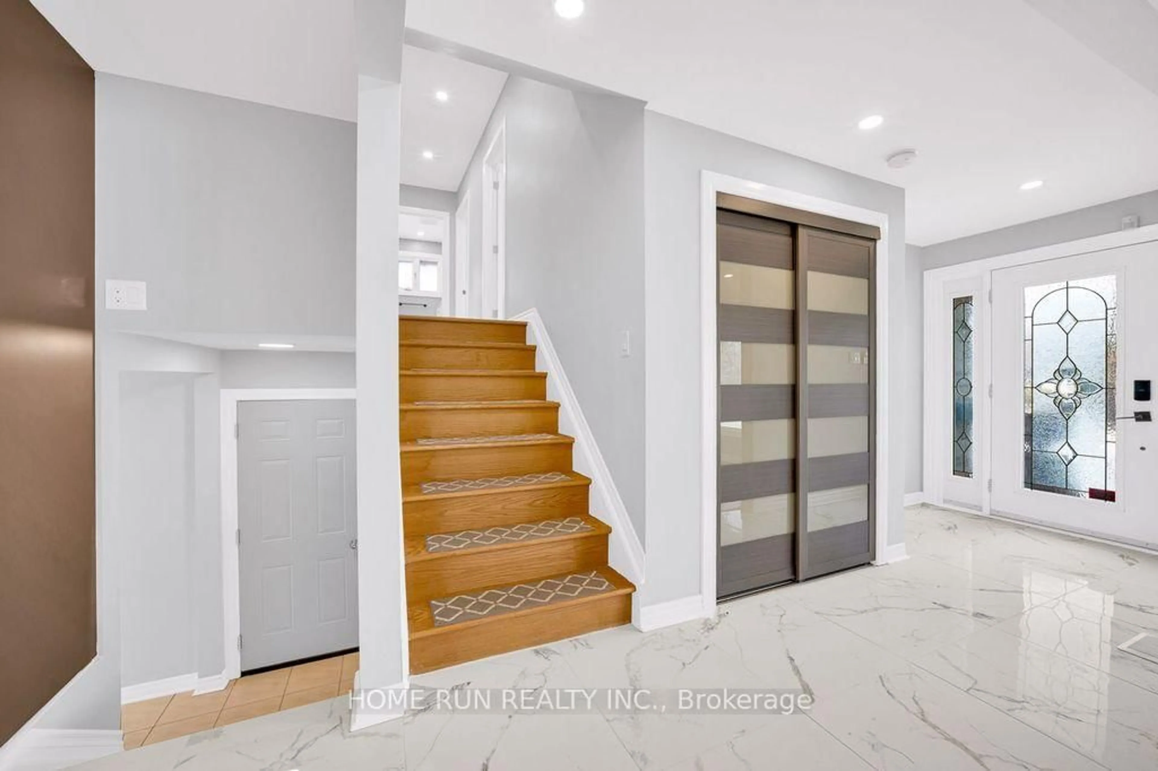 Indoor entryway for 3334 Riverside Dr, Ottawa Ontario K1V 8P1