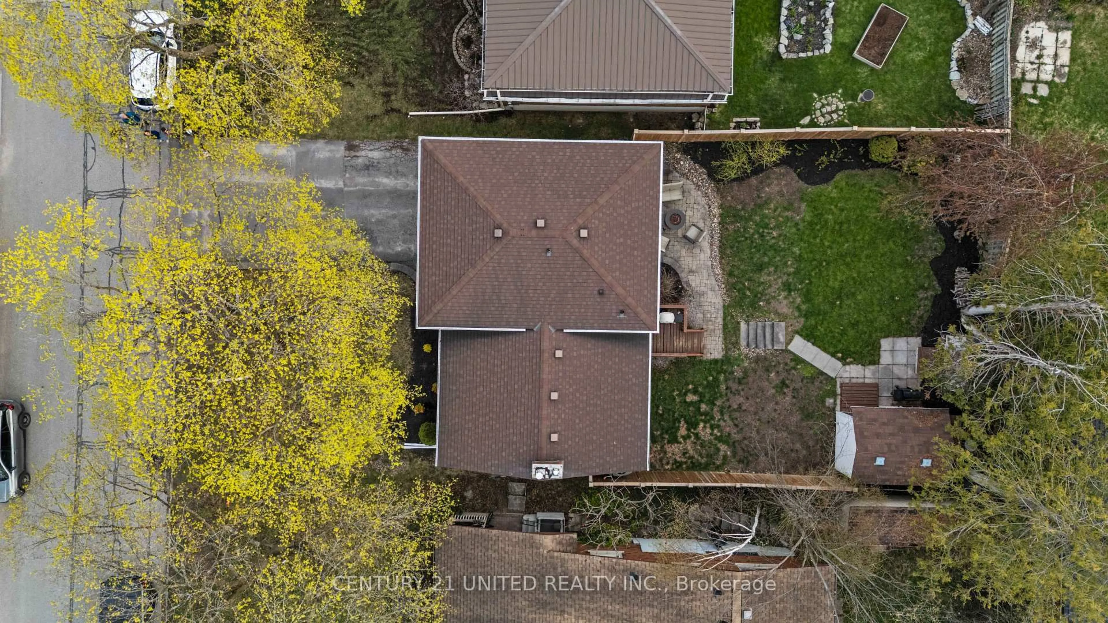 A pic from outside/outdoor area/front of a property/back of a property/a pic from drone, street for 1227 Cartier Blvd, Peterborough Ontario K9H 6S2