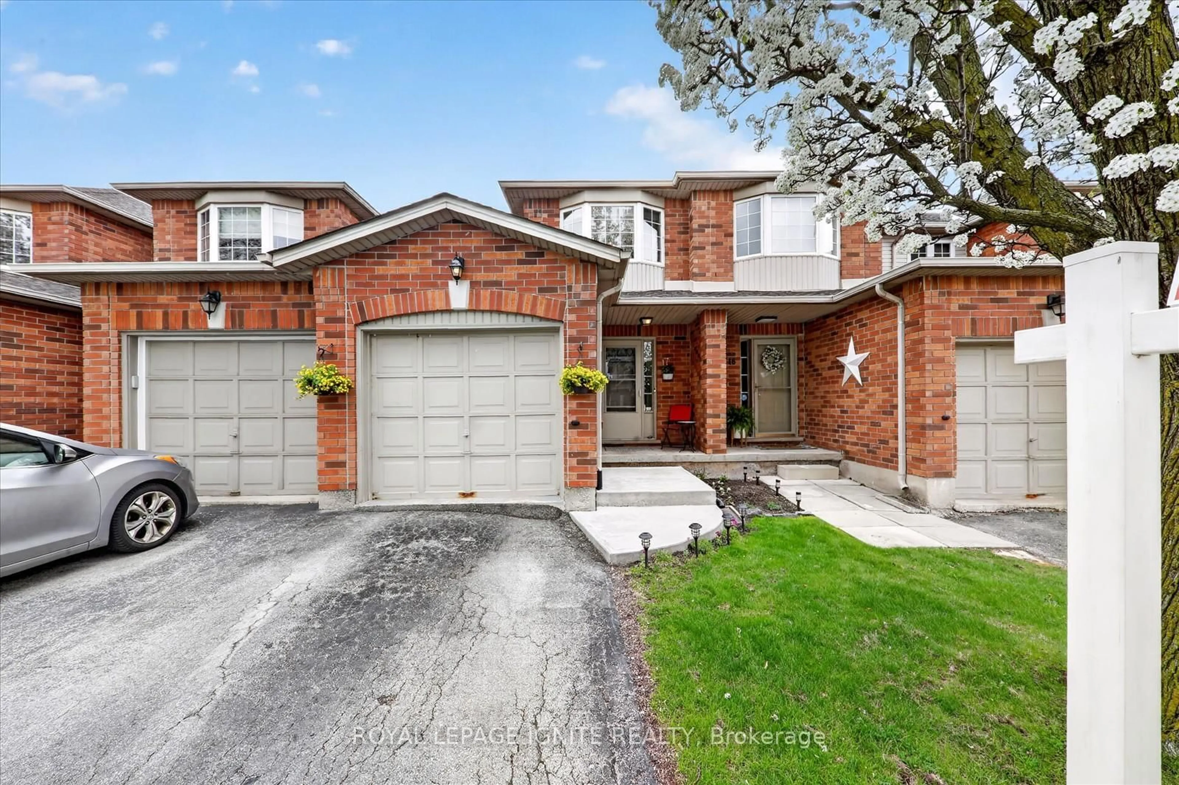 Home with brick exterior material, street for 174 Highbury Dr #17, Hamilton Ontario L8J 3T8