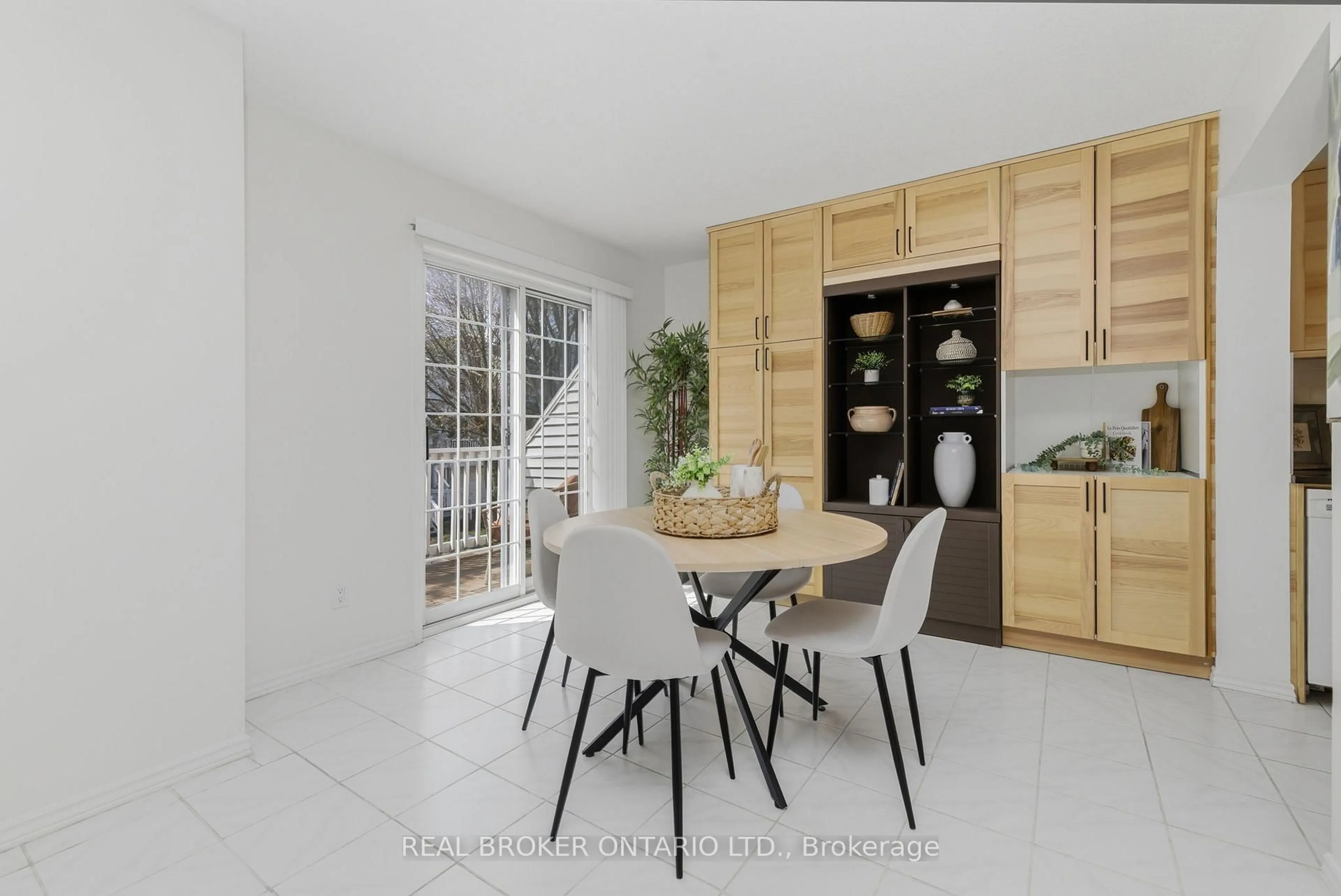 Unknown for 36 Castlegreen Private, Ottawa Ontario K1T 3N4