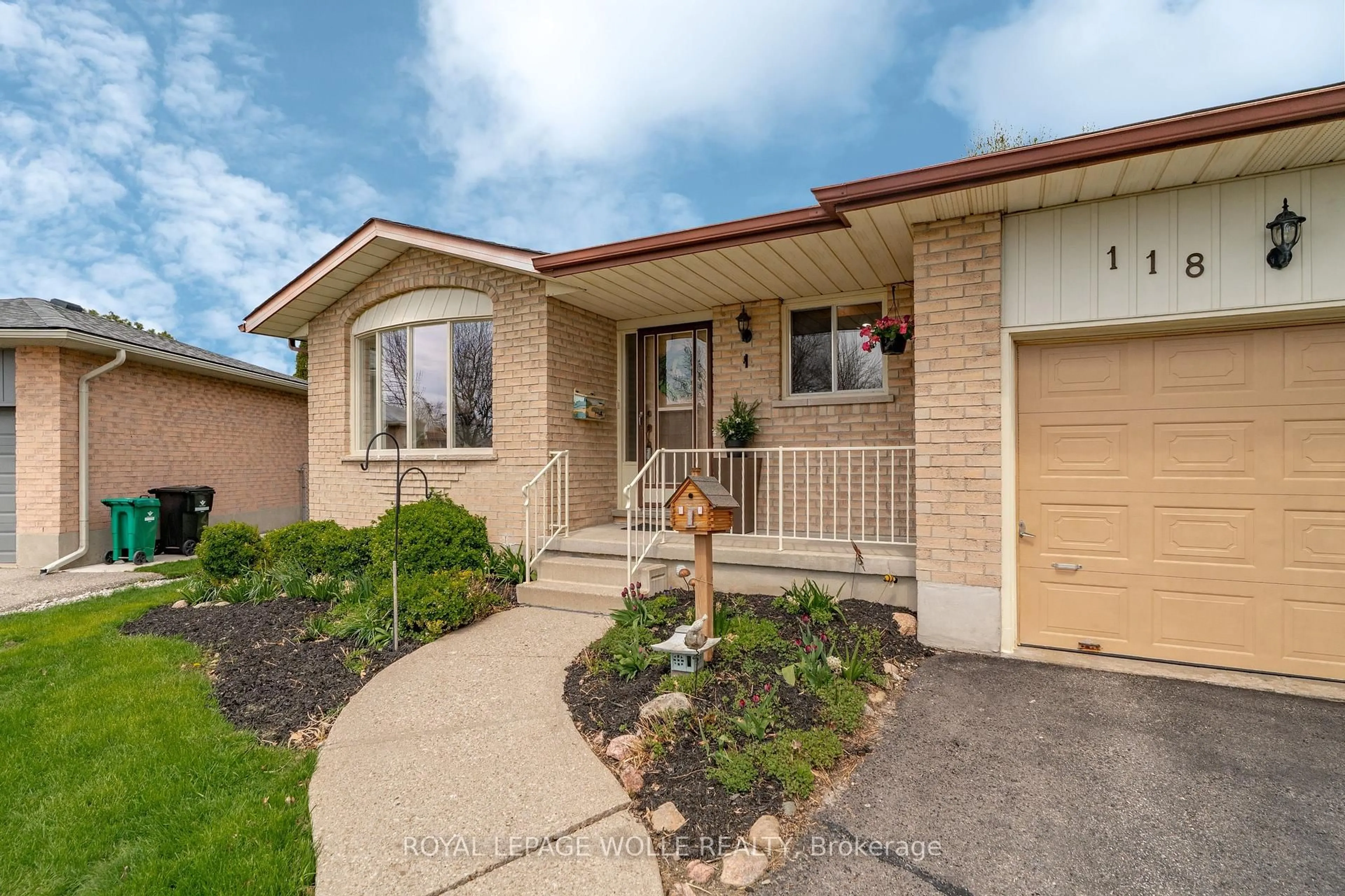 Home with brick exterior material, street for 118 Deerberry Pl, Waterloo Ontario N2V 1G2