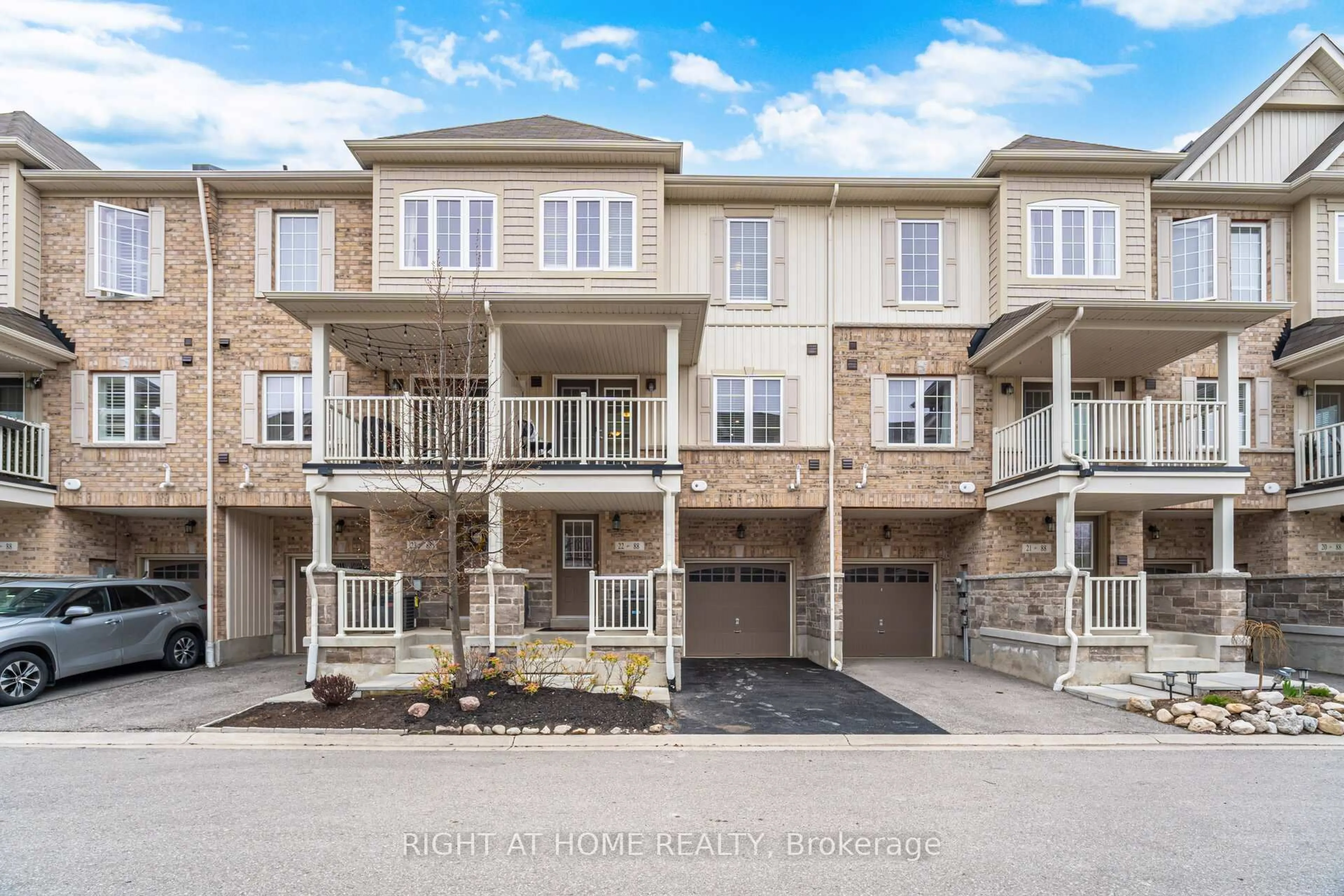 A pic from outside/outdoor area/front of a property/back of a property/a pic from drone, street for 88 Decorso Dr #22, Guelph Ontario N1L 0A9