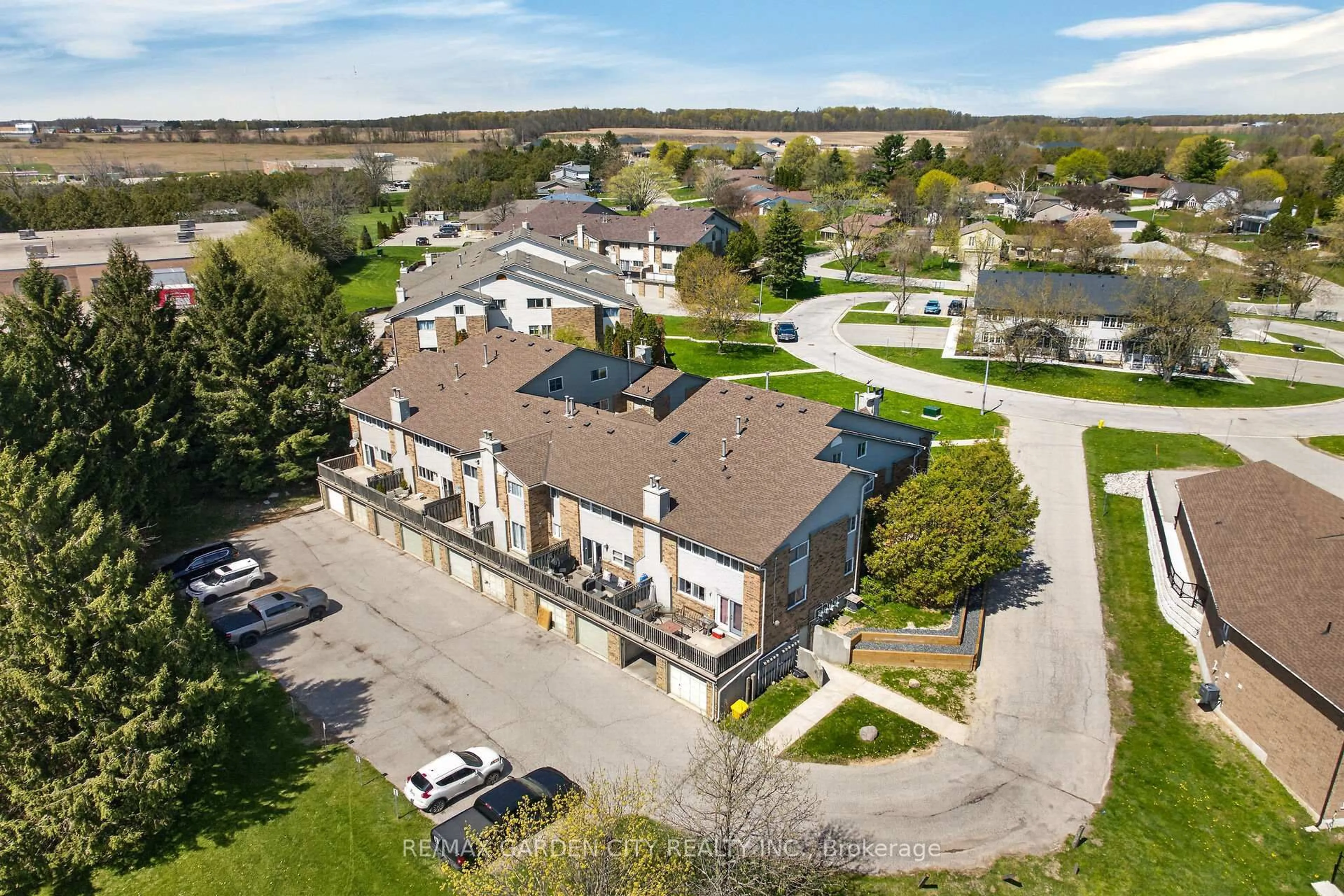A pic from outside/outdoor area/front of a property/back of a property/a pic from drone, building for 19 Wren Crt #1, Tillsonburg Ontario N4G 5K2