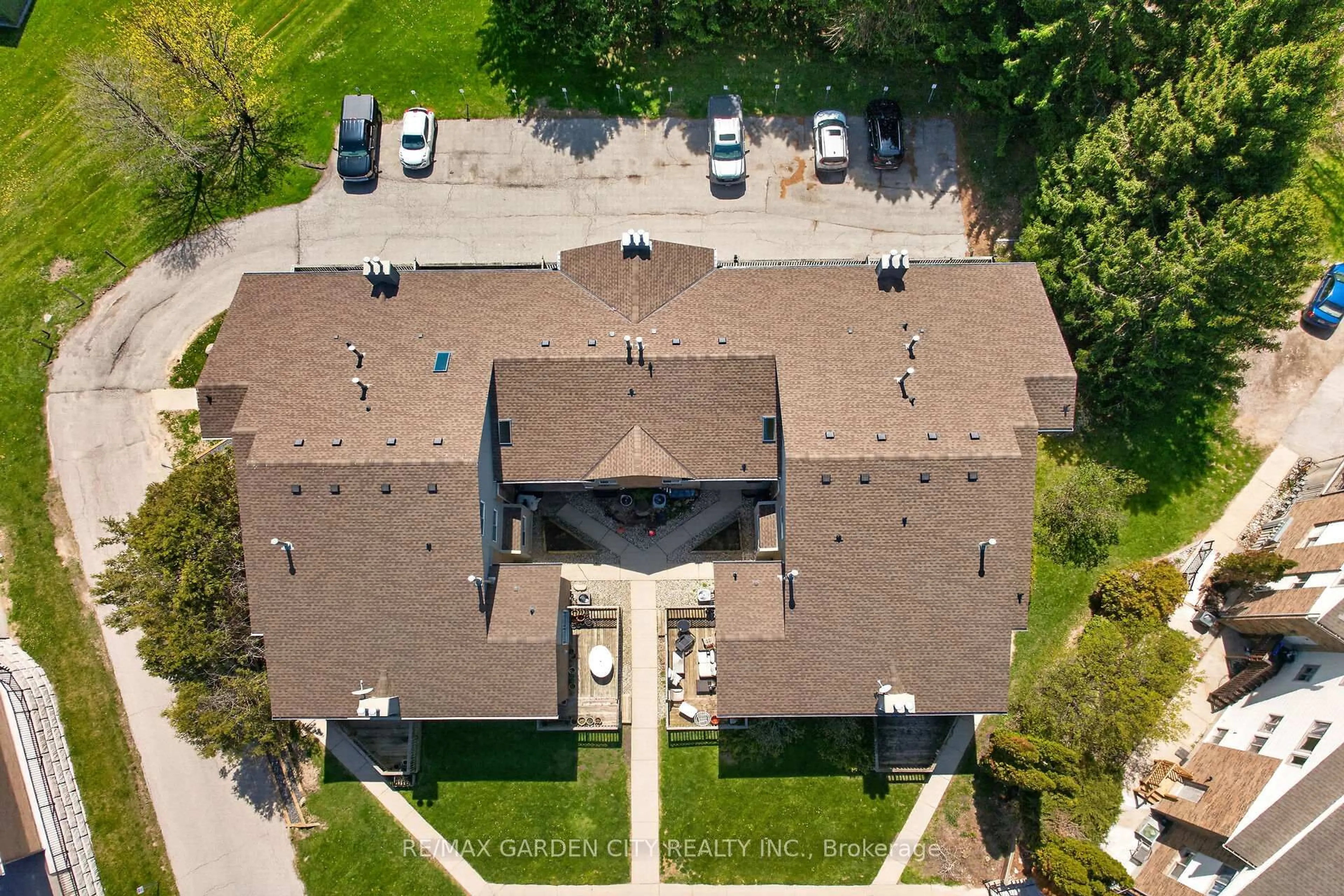 A pic from outside/outdoor area/front of a property/back of a property/a pic from drone, street for 19 Wren Crt #1, Tillsonburg Ontario N4G 5K2