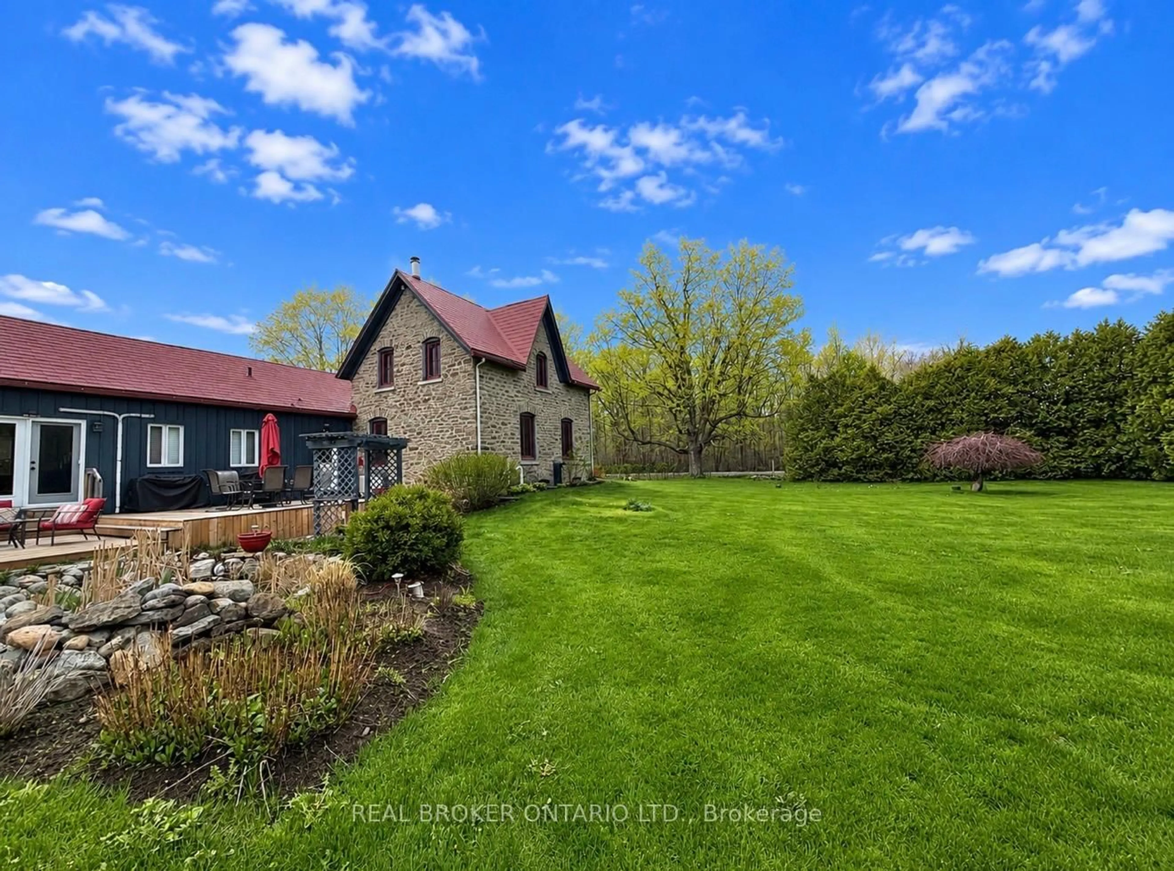 A pic from outside/outdoor area/front of a property/back of a property/a pic from drone, unknown for 2090 Beach Rd, North Grenville Ontario K0G 1S0