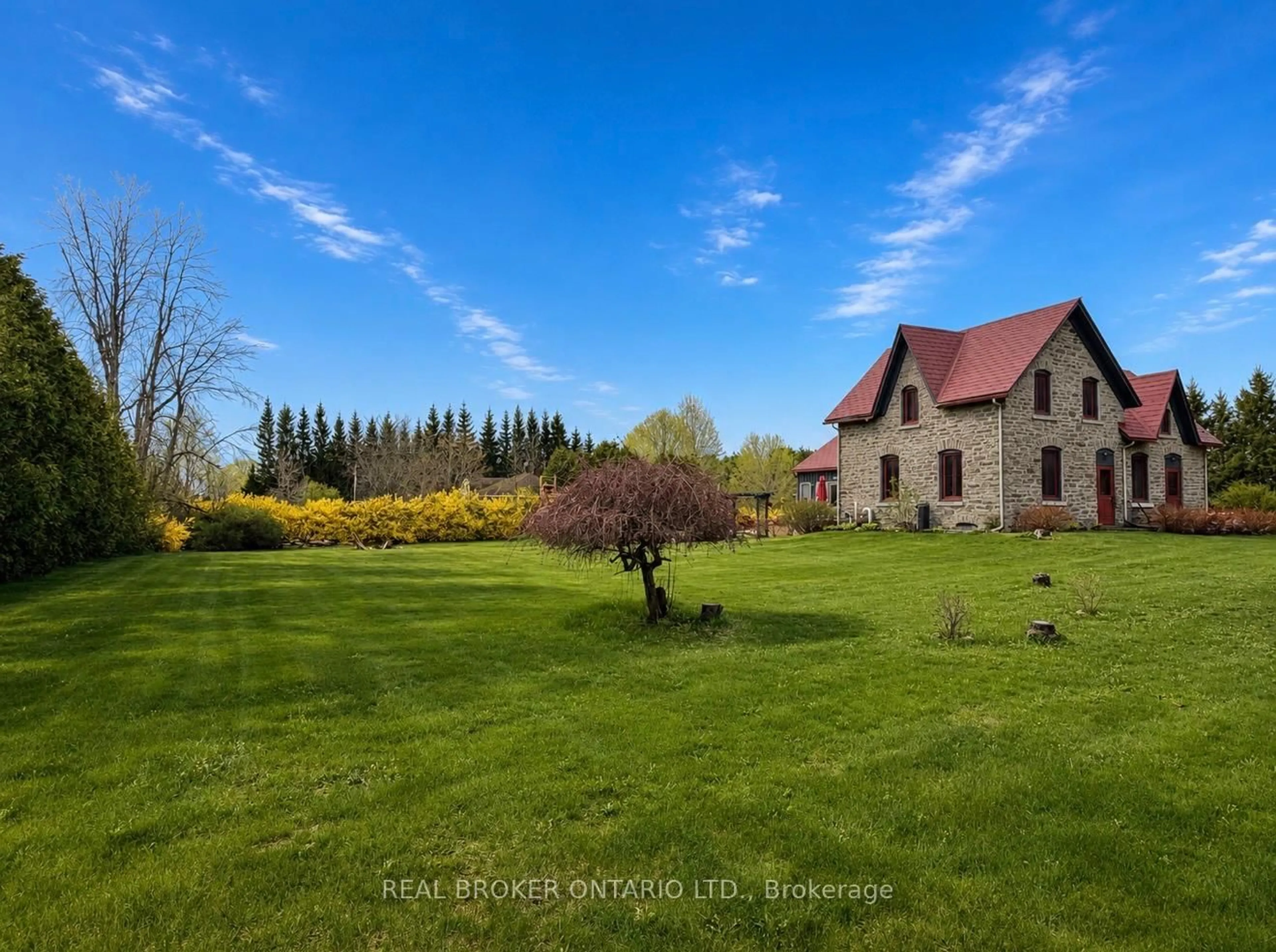 A pic from outside/outdoor area/front of a property/back of a property/a pic from drone, unknown for 2090 Beach Rd, North Grenville Ontario K0G 1S0