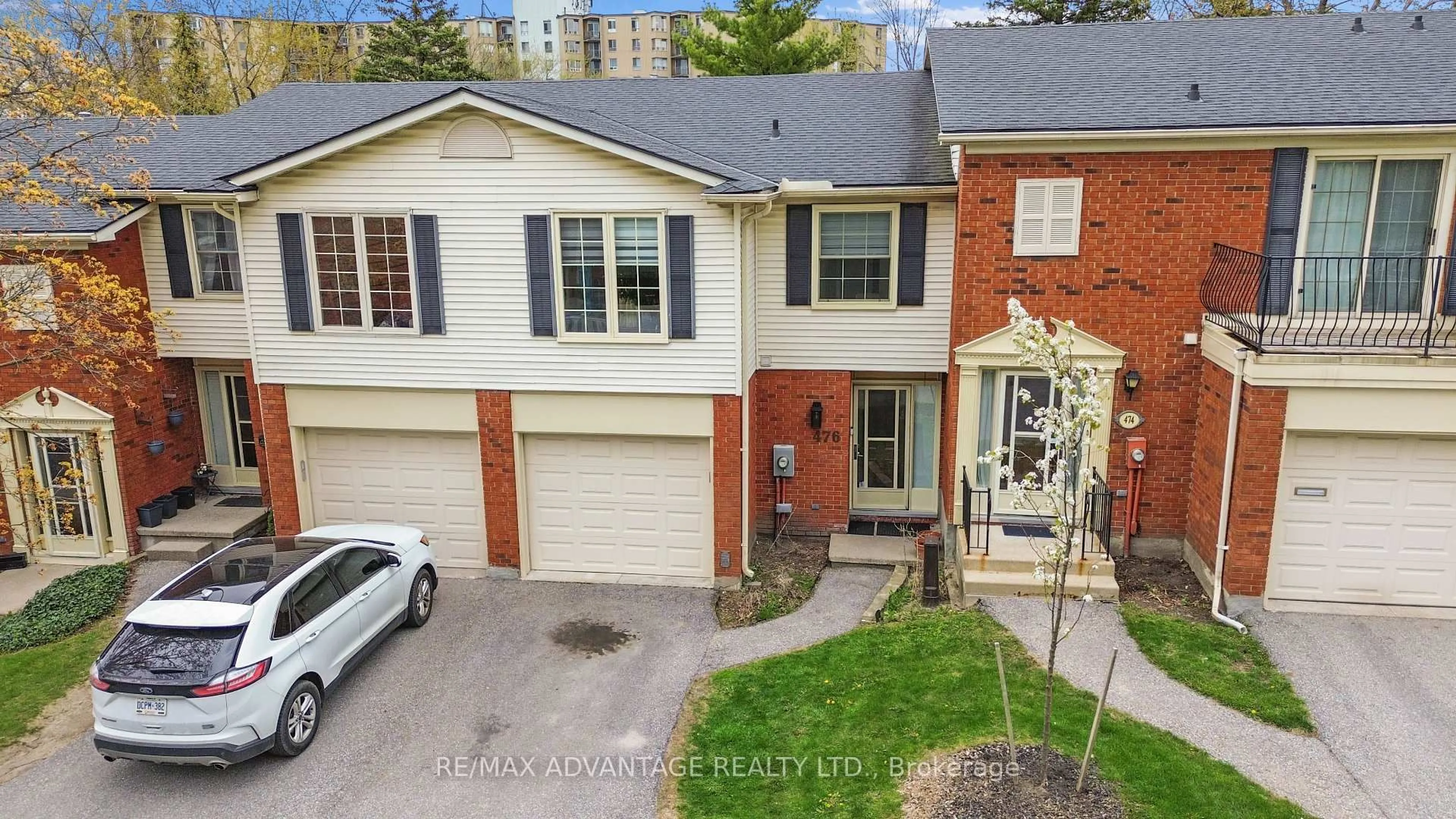 A pic from outside/outdoor area/front of a property/back of a property/a pic from drone, street for 476 Wilkins St #67, London South Ontario N6C 5B2