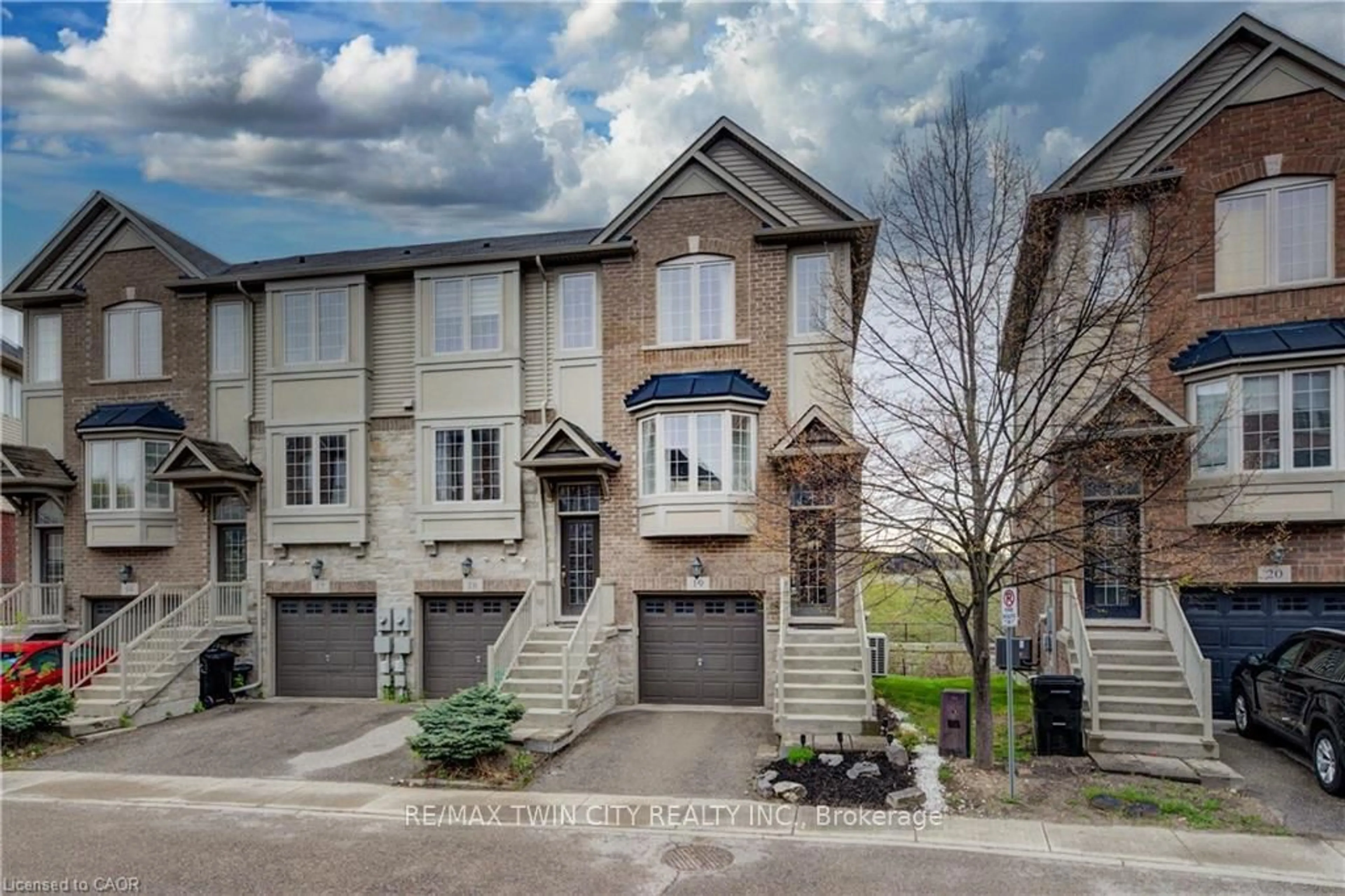 A pic from outside/outdoor area/front of a property/back of a property/a pic from drone, street for 342 MILL St #19, Kitchener Ontario N2M 0A5