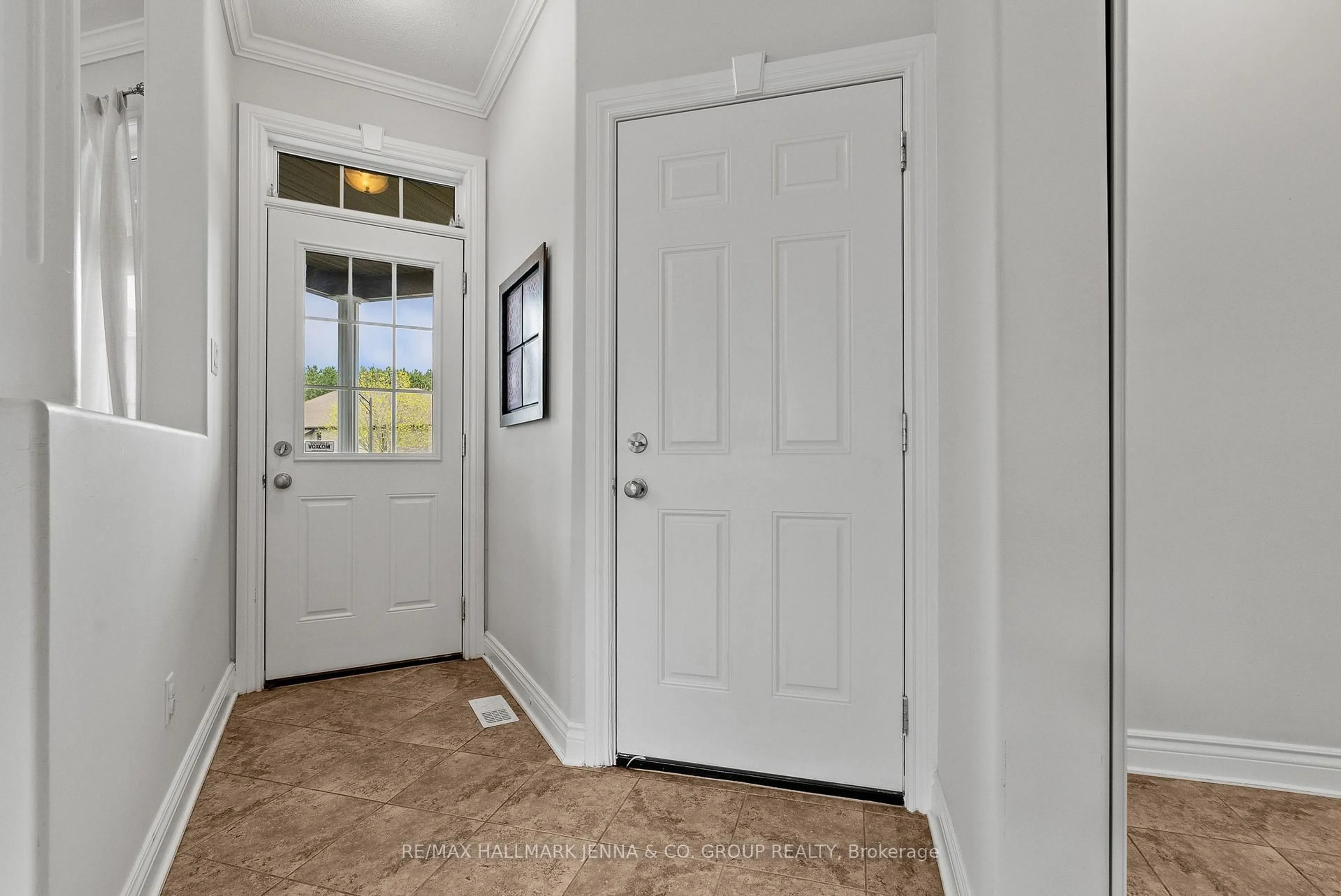 Indoor entryway for 281 Topaze Cres, Clarence-Rockland Ontario K4K 0E7