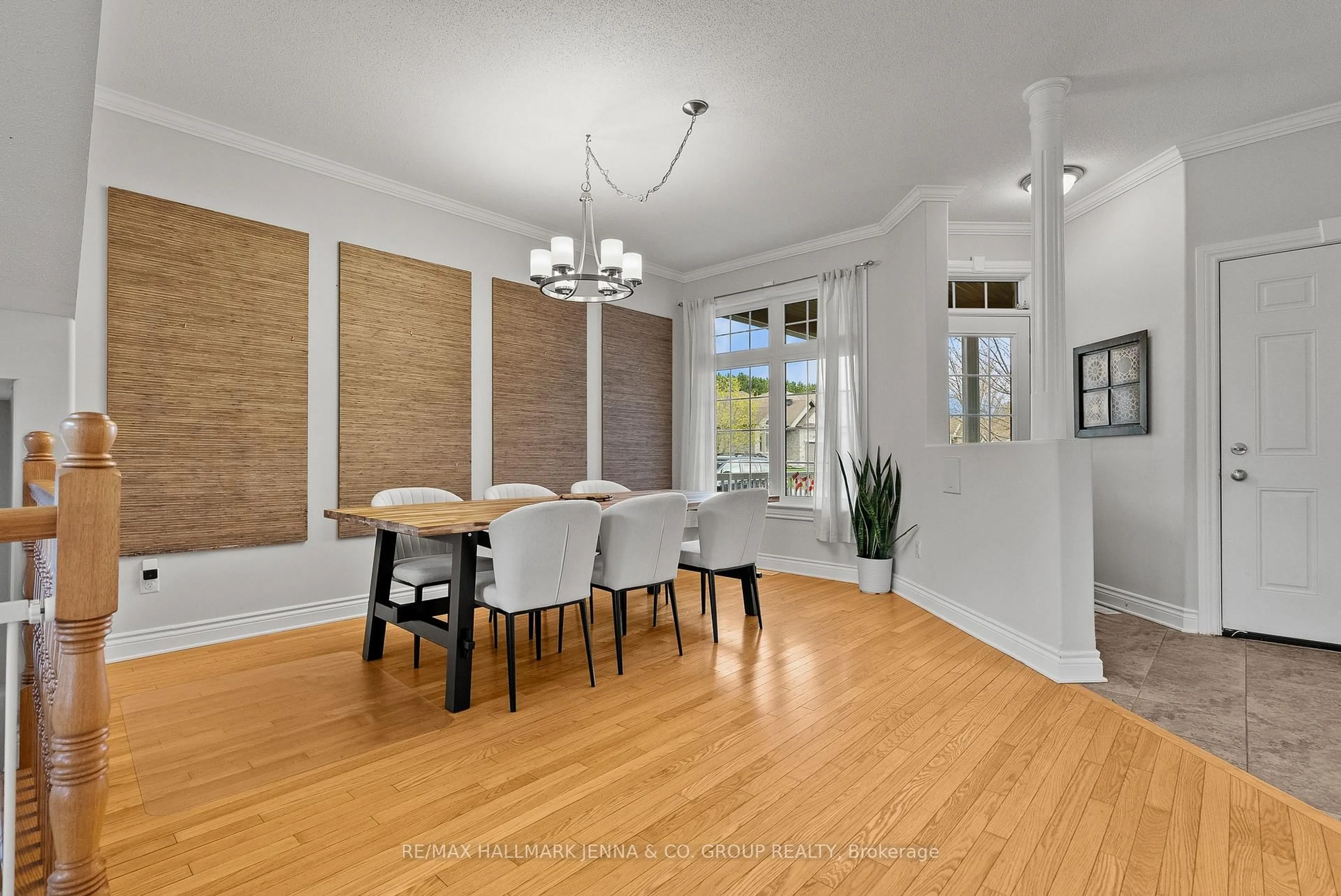 Dining room, wood/laminate floor for 281 Topaze Cres, Clarence-Rockland Ontario K4K 0E7