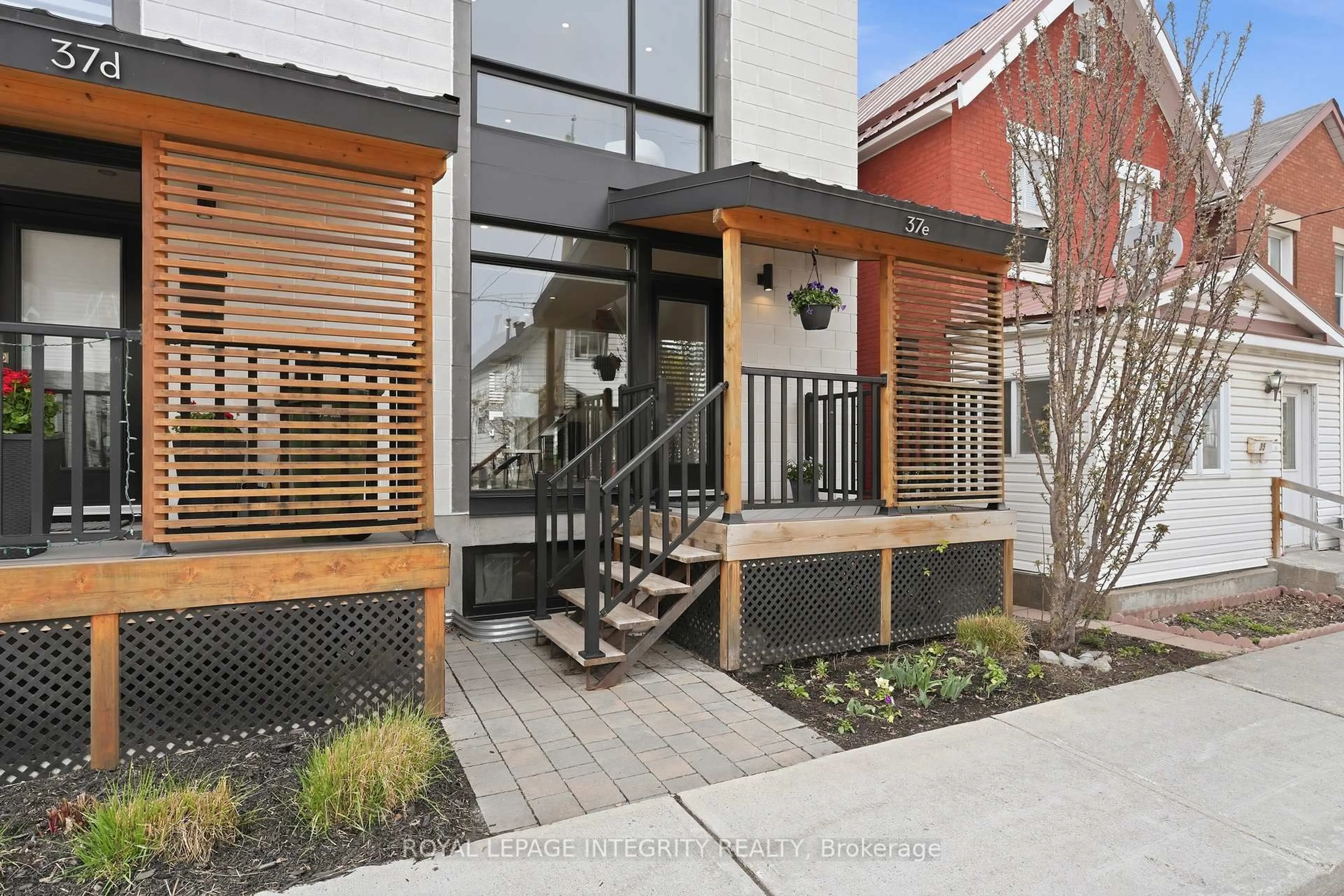Unknown for 37E Ladouceur St, Ottawa Ontario K1Y 2S9