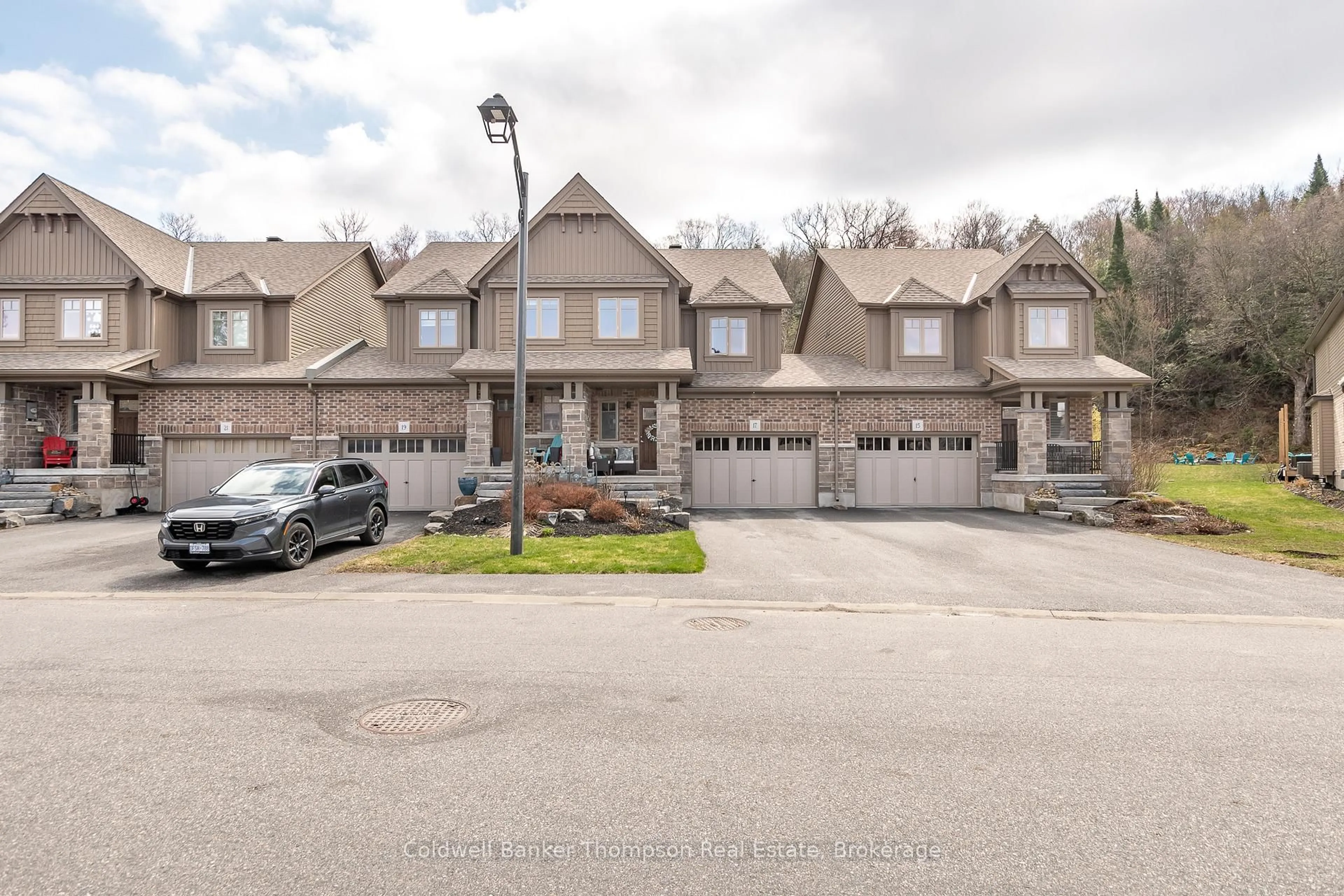 A pic from outside/outdoor area/front of a property/back of a property/a pic from drone, street for 17 Kelsey Madison Crt, Huntsville Ontario P1H 0E2