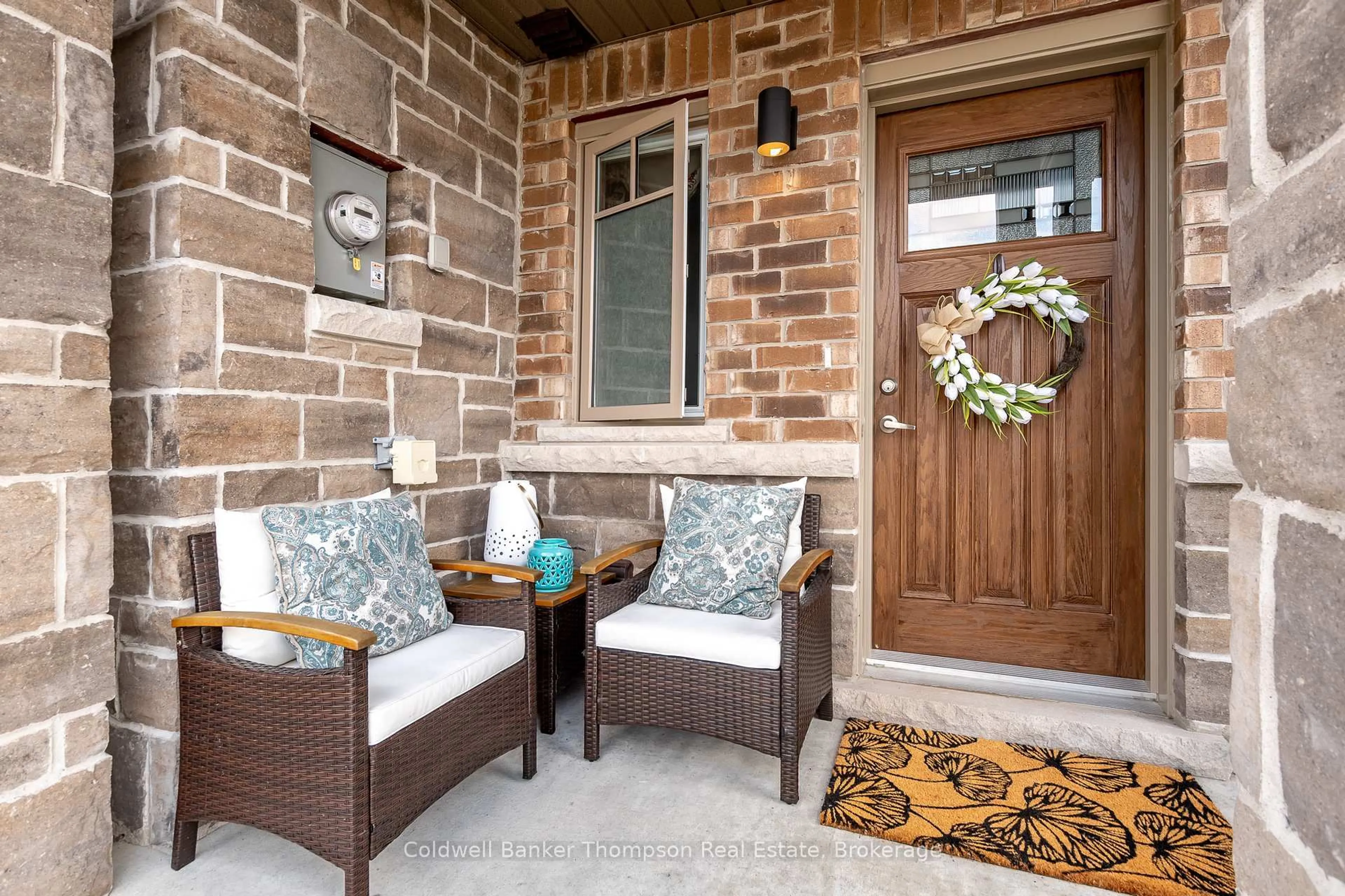 Indoor entryway for 17 Kelsey Madison Crt, Huntsville Ontario P1H 0E2