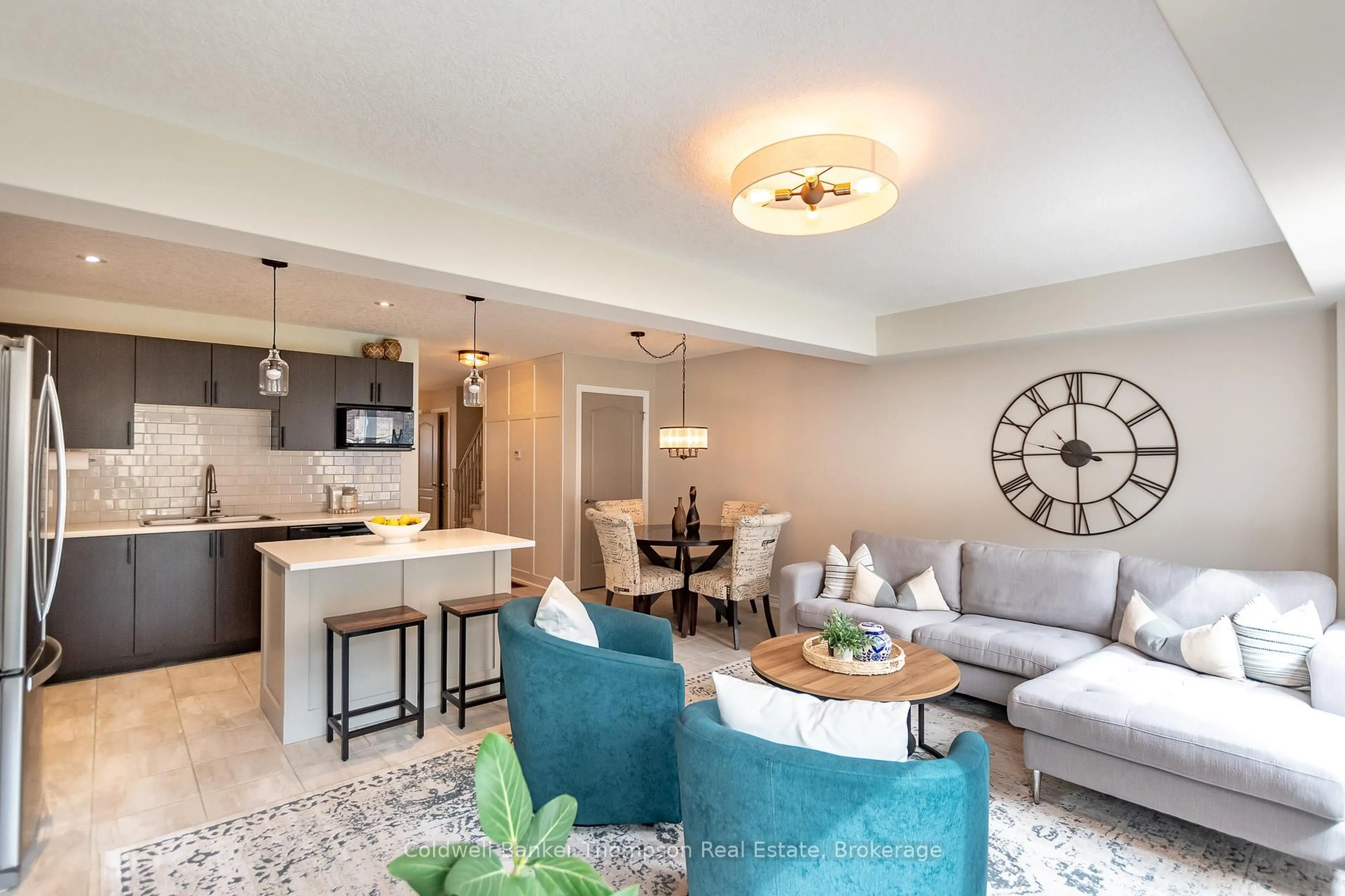 Living room with furniture, unknown for 17 Kelsey Madison Crt, Huntsville Ontario P1H 0E2