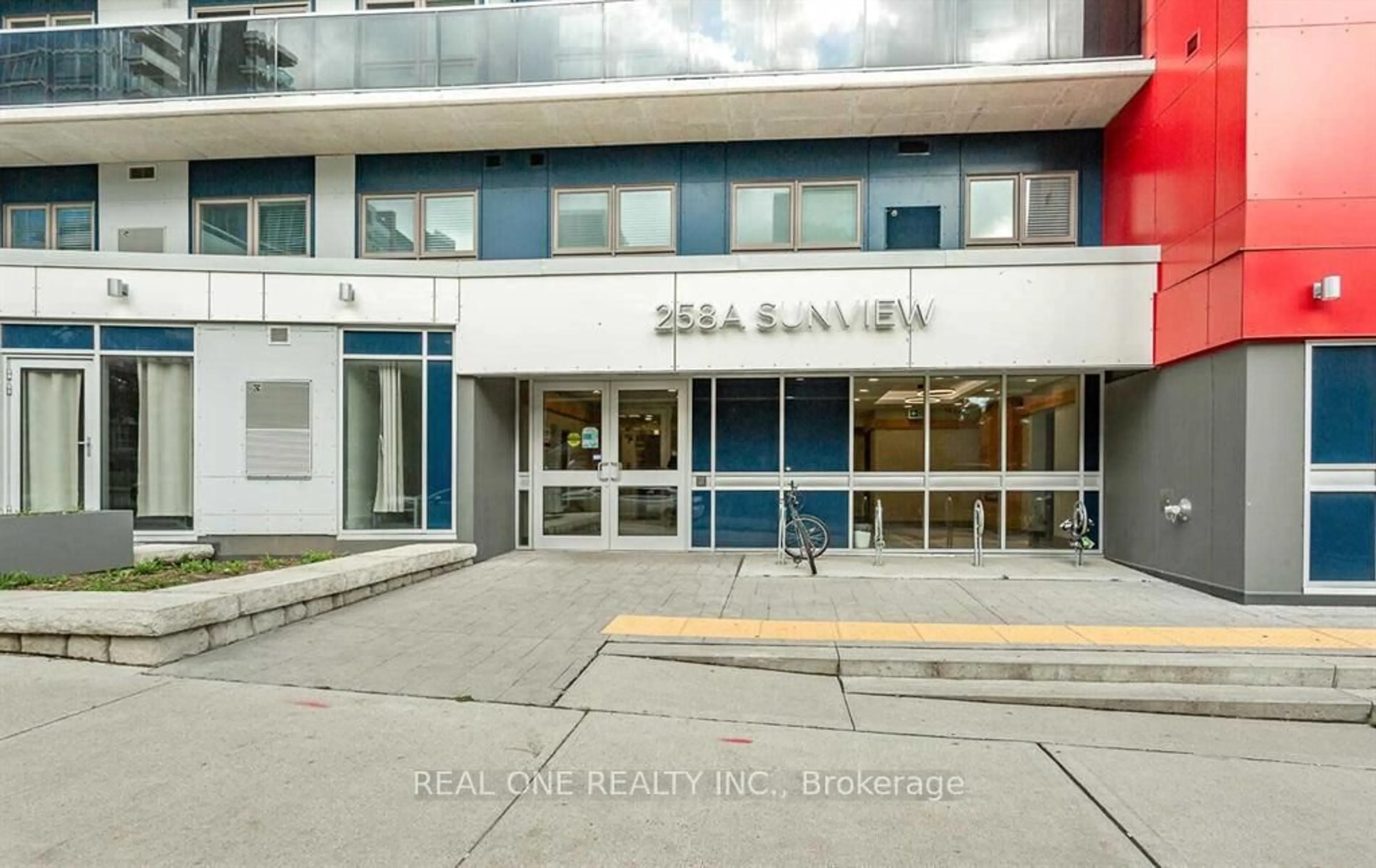 Indoor foyer for 258A Sunview St #1156, Waterloo Ontario N2L 0H6