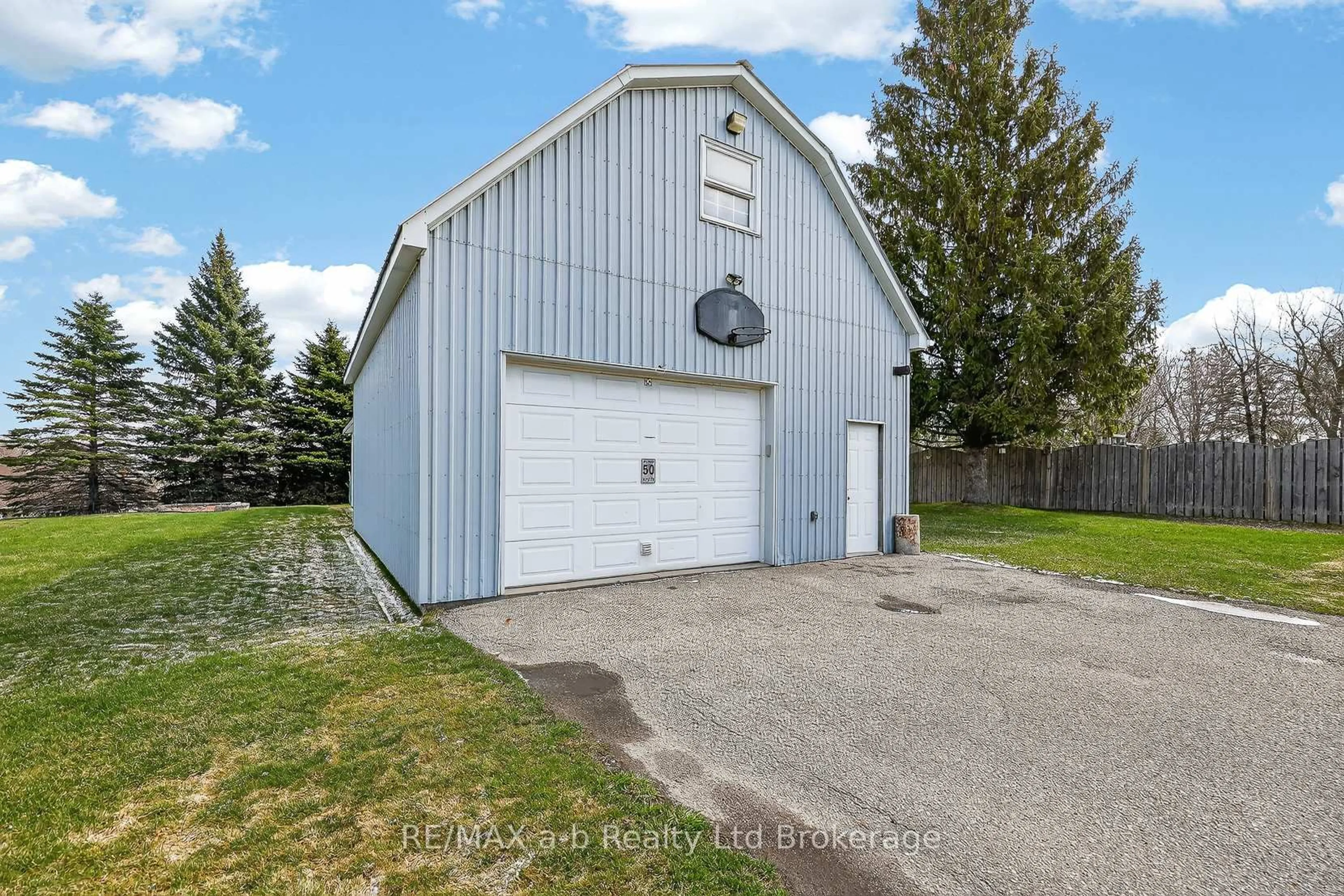 Unknown for 191 Whiting St, Ingersoll Ontario N5C 3B6
