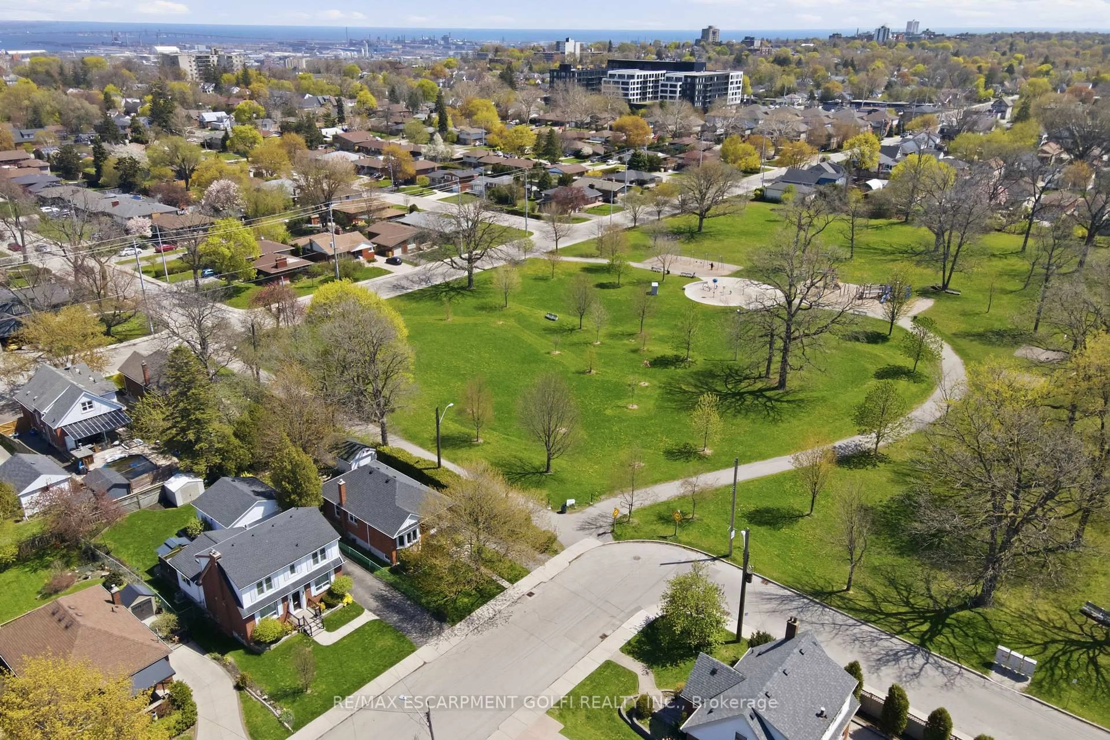 A pic from outside/outdoor area/front of a property/back of a property/a pic from drone, street for 115 Empress Ave, Hamilton Ontario L9A 1M5