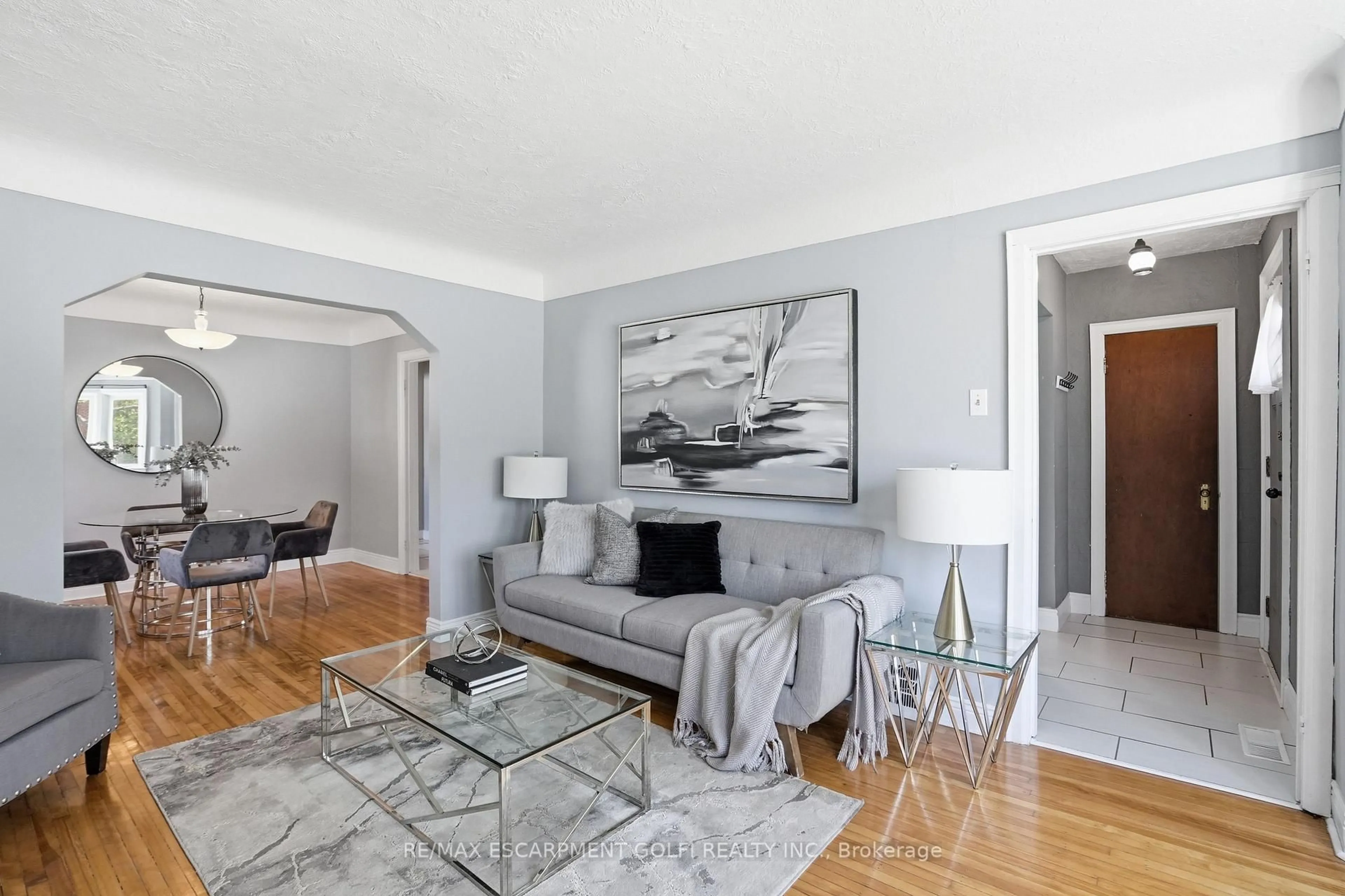 Living room with furniture, unknown for 115 Empress Ave, Hamilton Ontario L9A 1M5