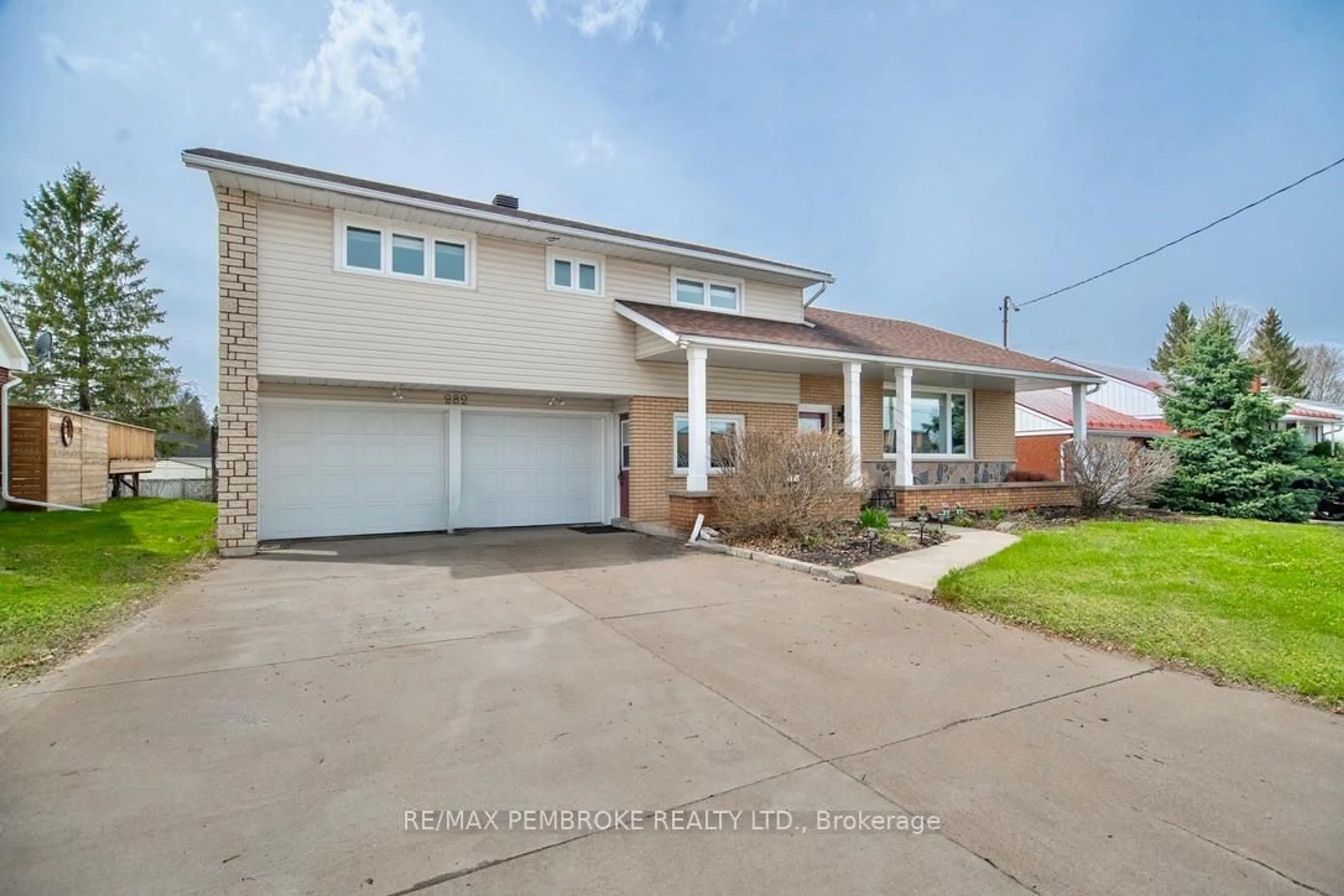 Unknown for 282 Clemow Ave, Pembroke Ontario K8A 2E4