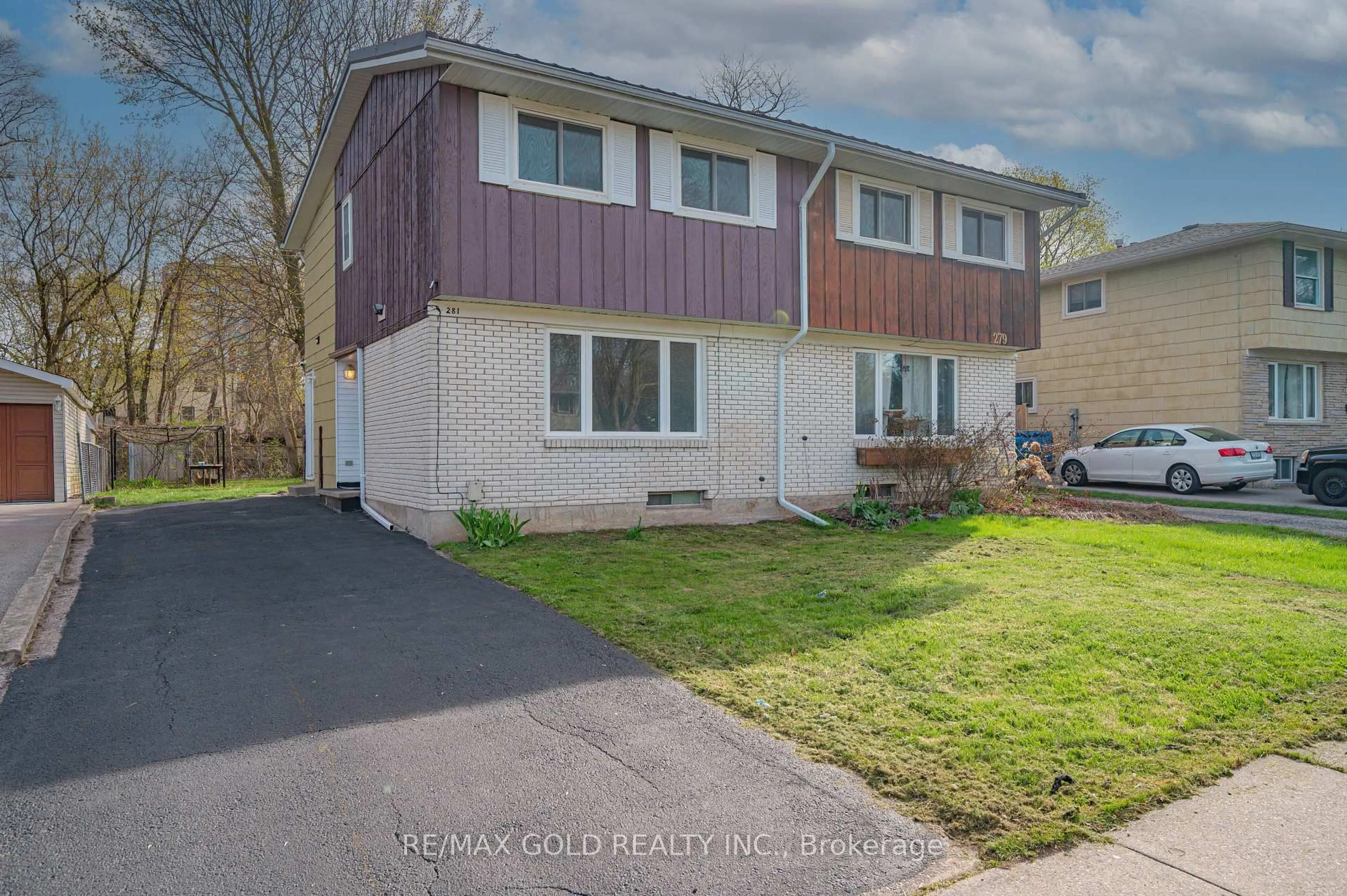 A pic from outside/outdoor area/front of a property/back of a property/a pic from drone, street for 281 Morgan Ave, Kitchener Ontario N2A 2M7