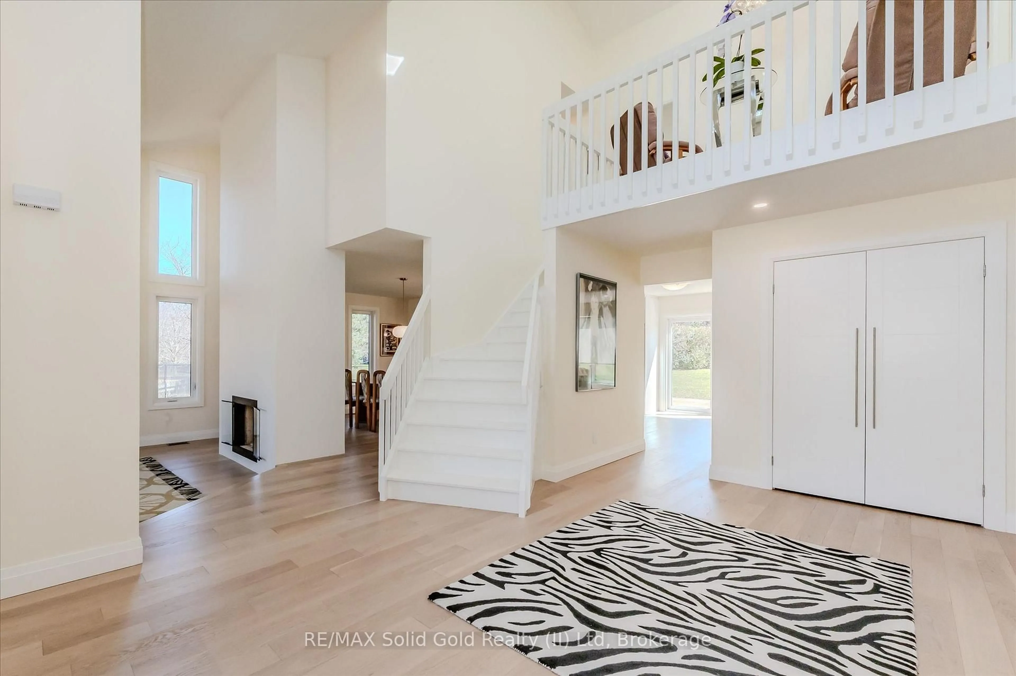 Indoor entryway for 364 Ash Tree Pl, Waterloo Ontario N2T 1R7