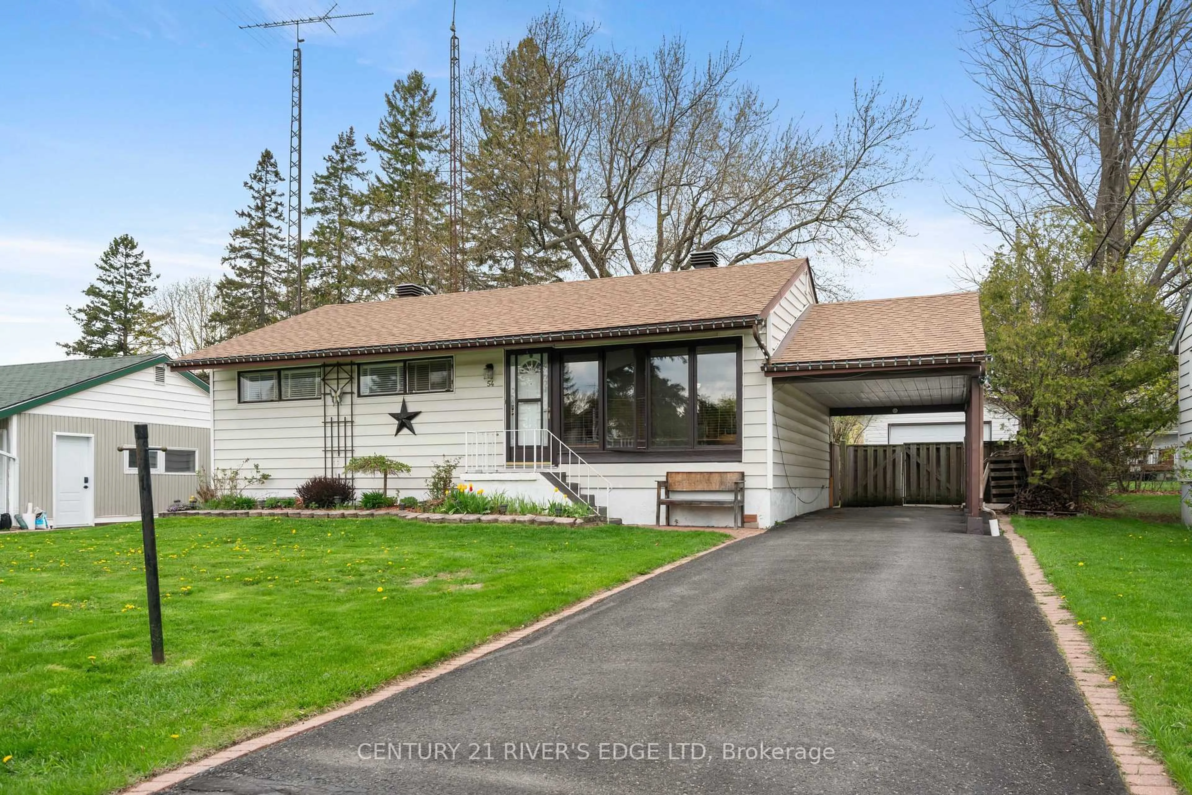 Home with vinyl exterior material, street for 54 Loyalist St, South Dundas Ontario K0C 1X0
