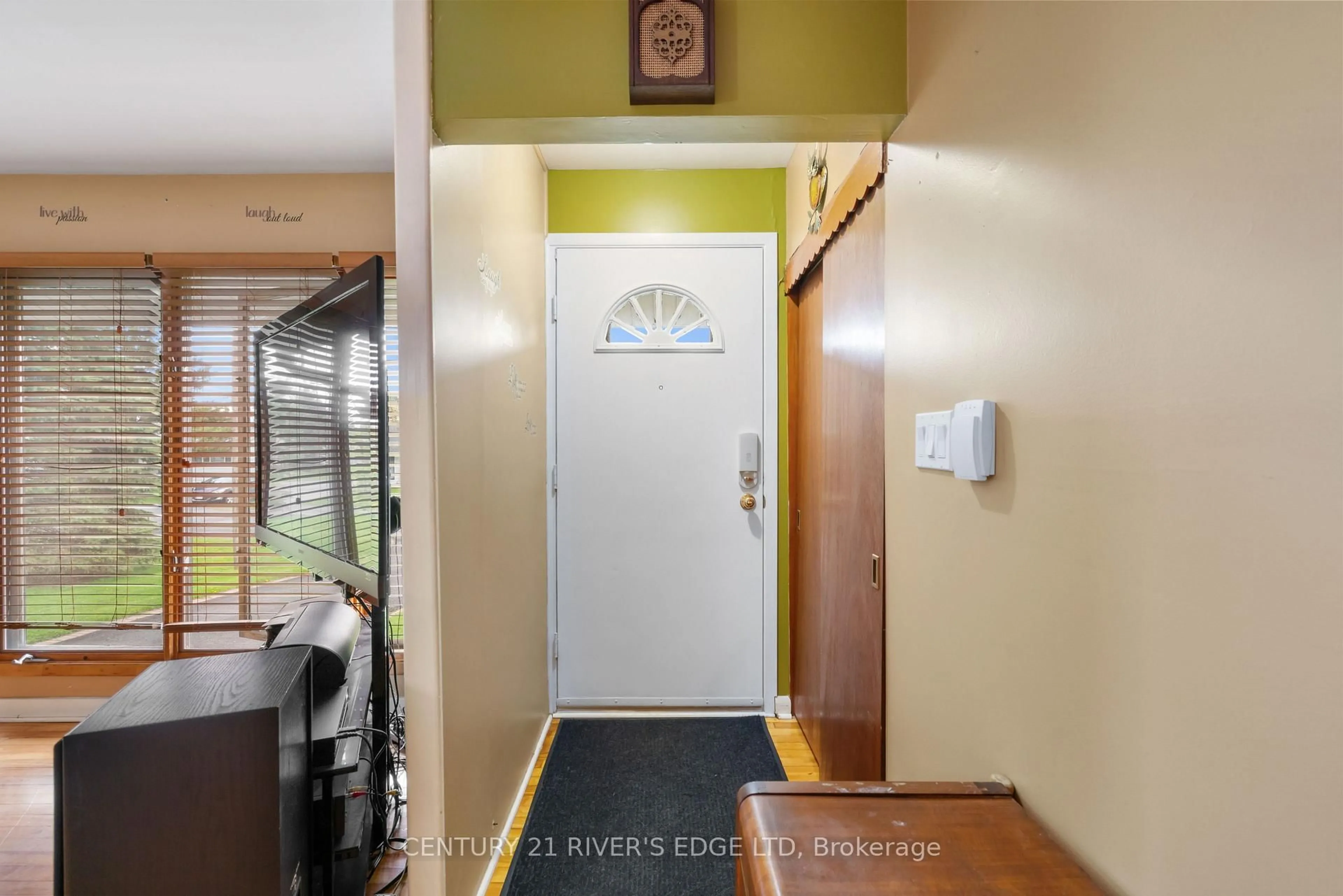 Indoor entryway for 54 Loyalist St, South Dundas Ontario K0C 1X0