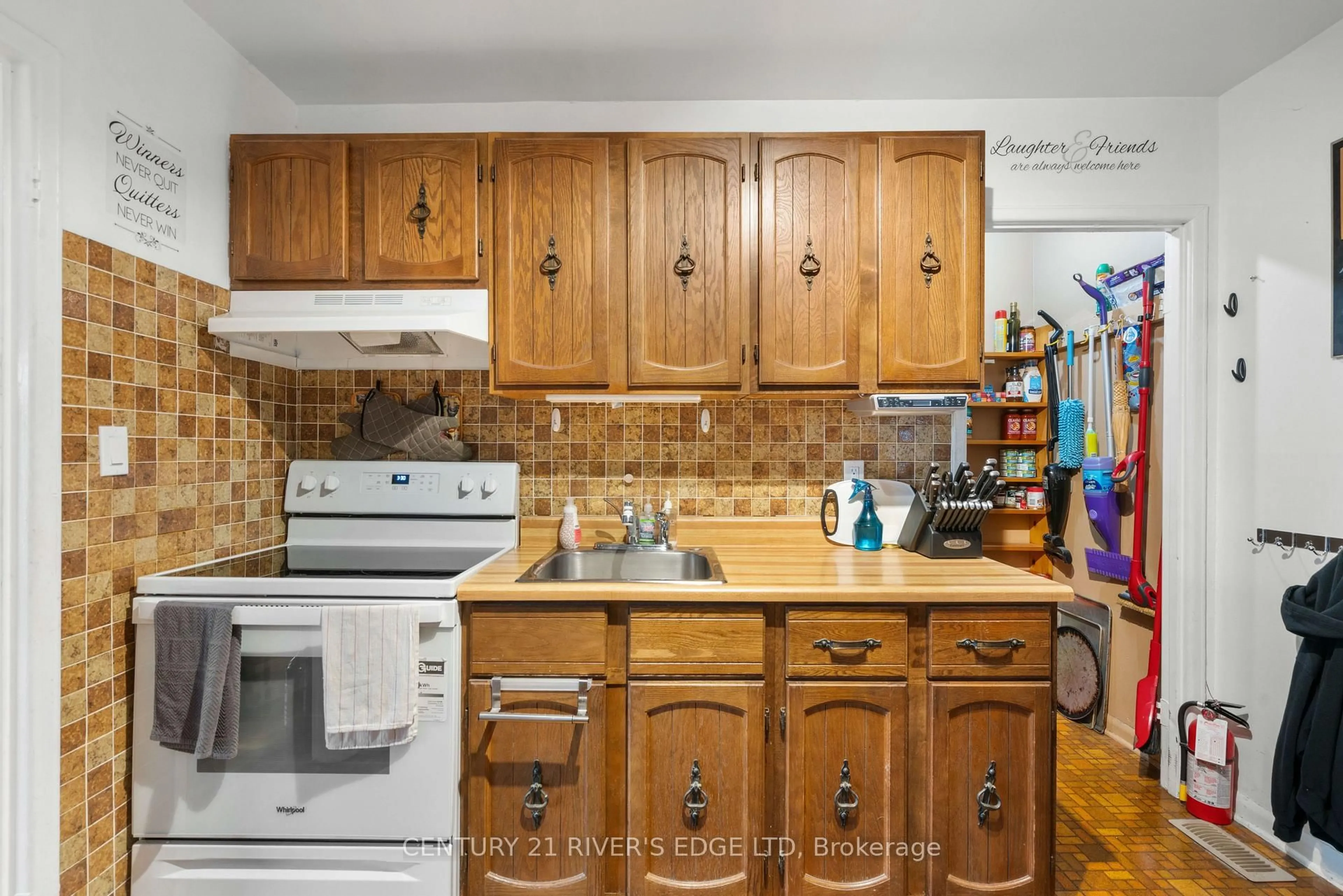 Standard kitchen, unknown for 54 Loyalist St, South Dundas Ontario K0C 1X0