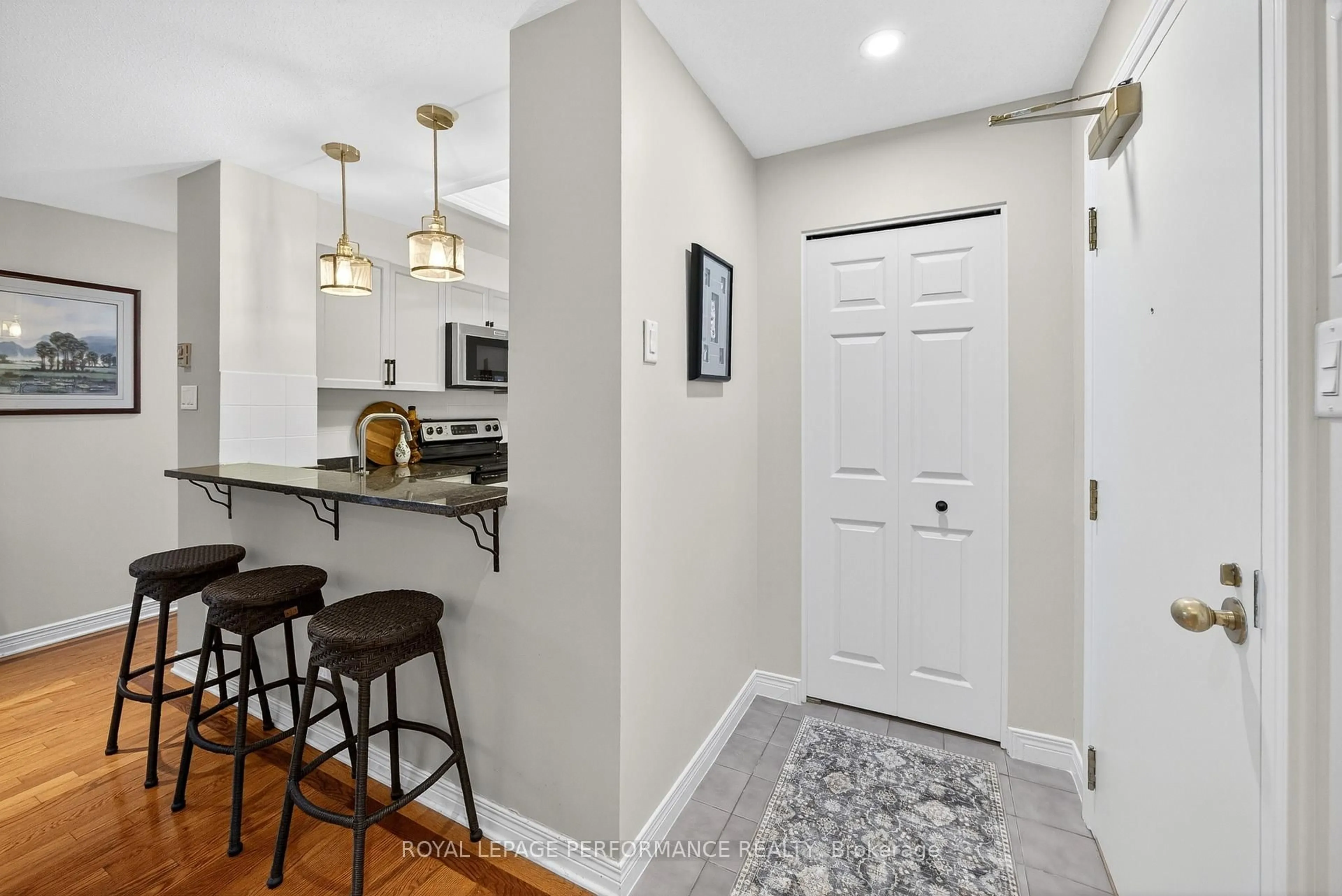 Open concept kitchen, ceramic/tile floor for 35 Murray St #5, Ottawa Ontario K1N 9M5
