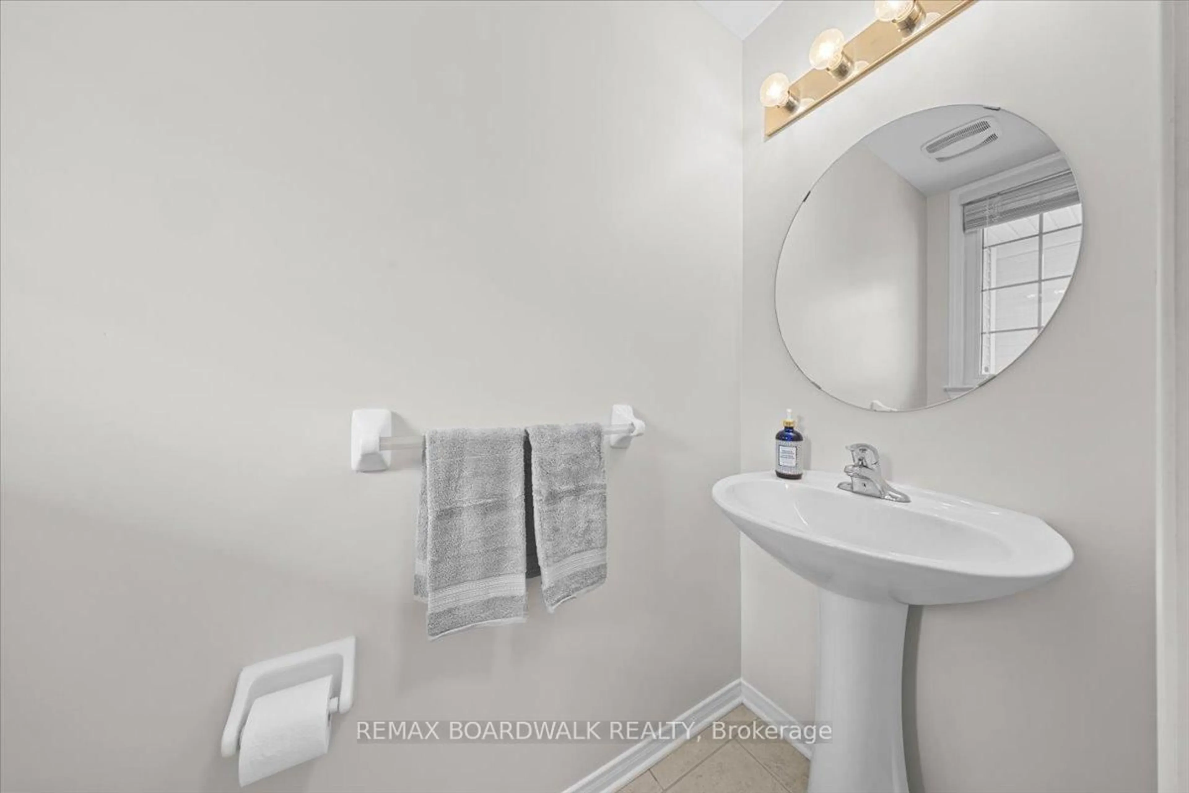 Standard bathroom, ceramic/tile floor for 819 Kennacraig Private, Ottawa Ontario K2J 5T5