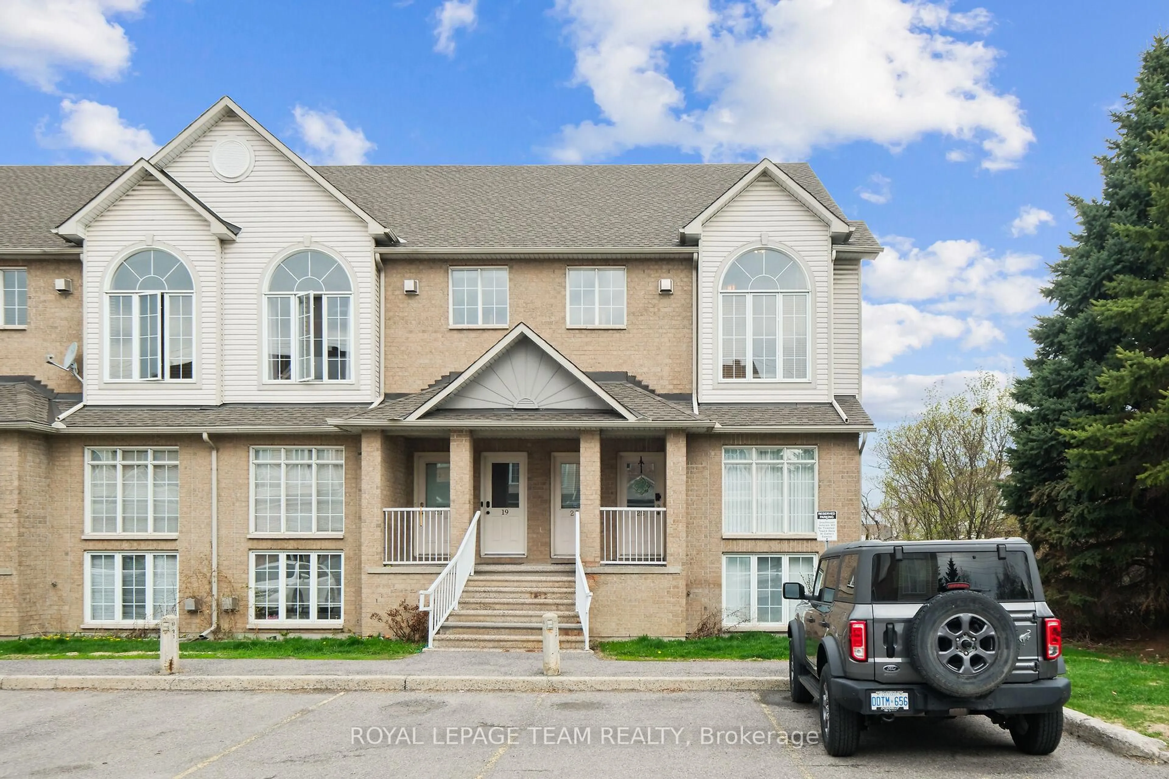 Home with brick exterior material, building for 1701 Blohm Dr #23, Ottawa Ontario K1G 6N6