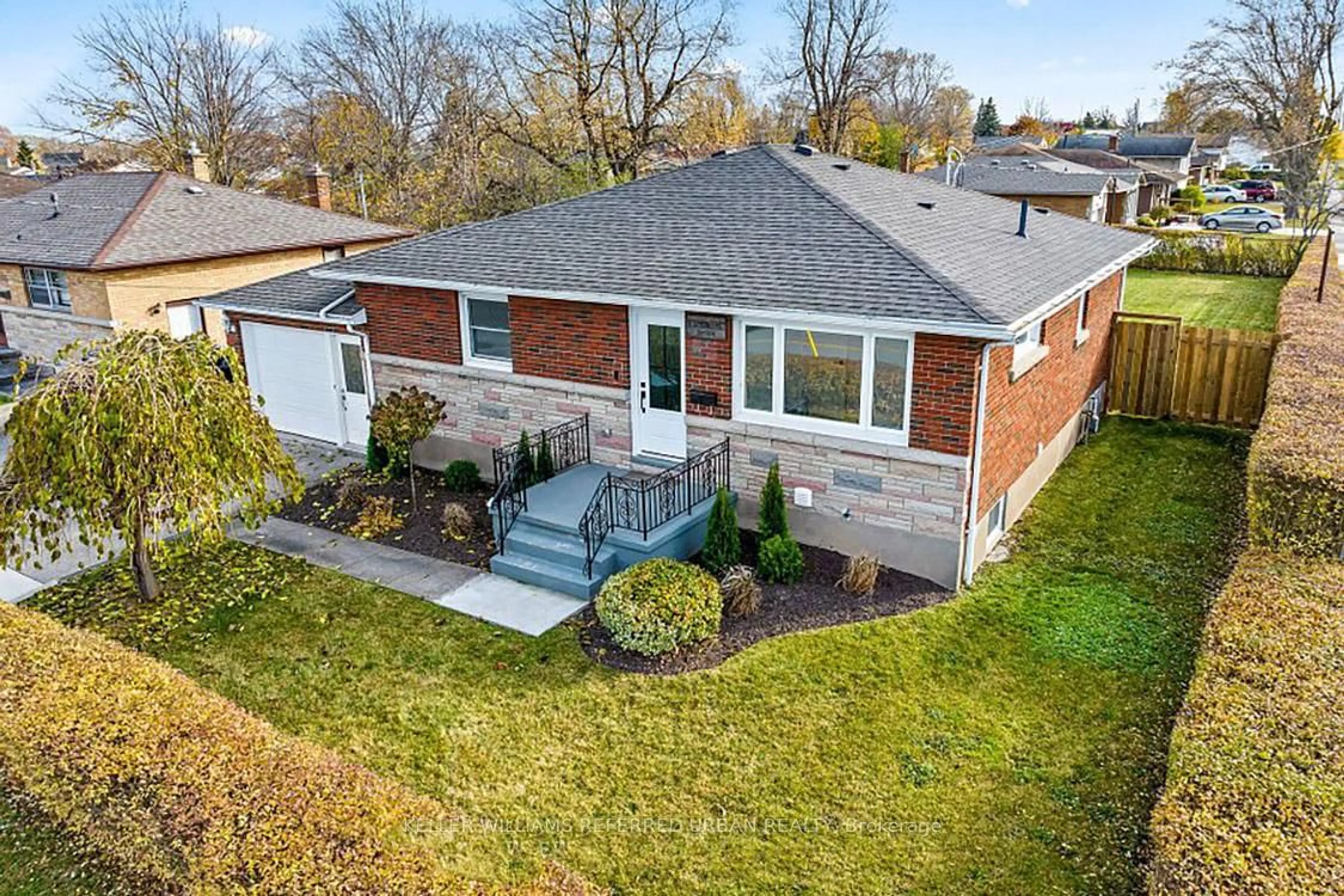 A pic from outside/outdoor area/front of a property/back of a property/a pic from drone, unknown for 197 Catherine St, Fort Erie Ontario L2A 2J4