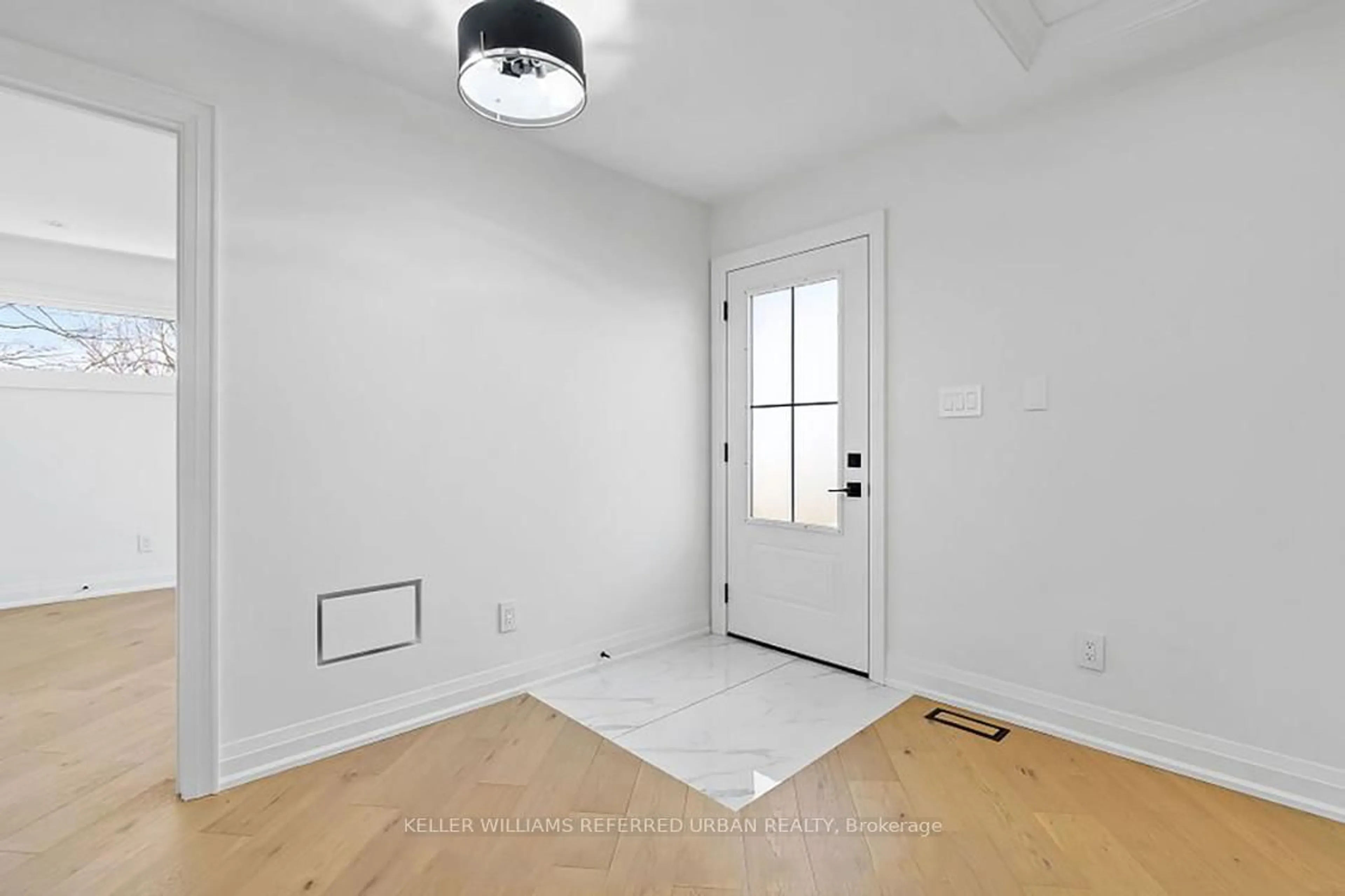 Indoor entryway for 197 Catherine St, Fort Erie Ontario L2A 2J4