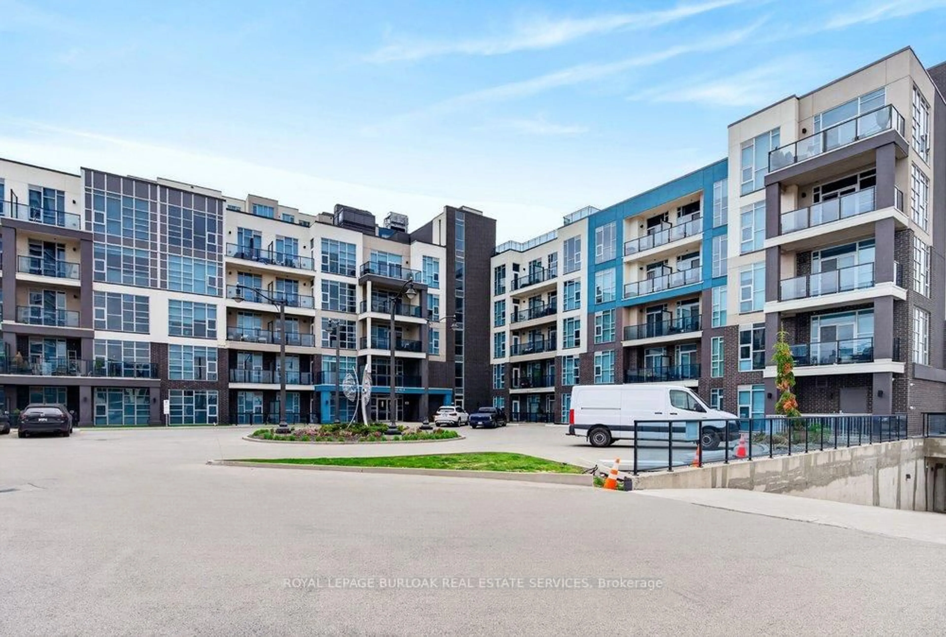 A pic from outside/outdoor area/front of a property/back of a property/a pic from drone, street for 10 Concord Pl #314, Grimsby Ontario L3M 0G6