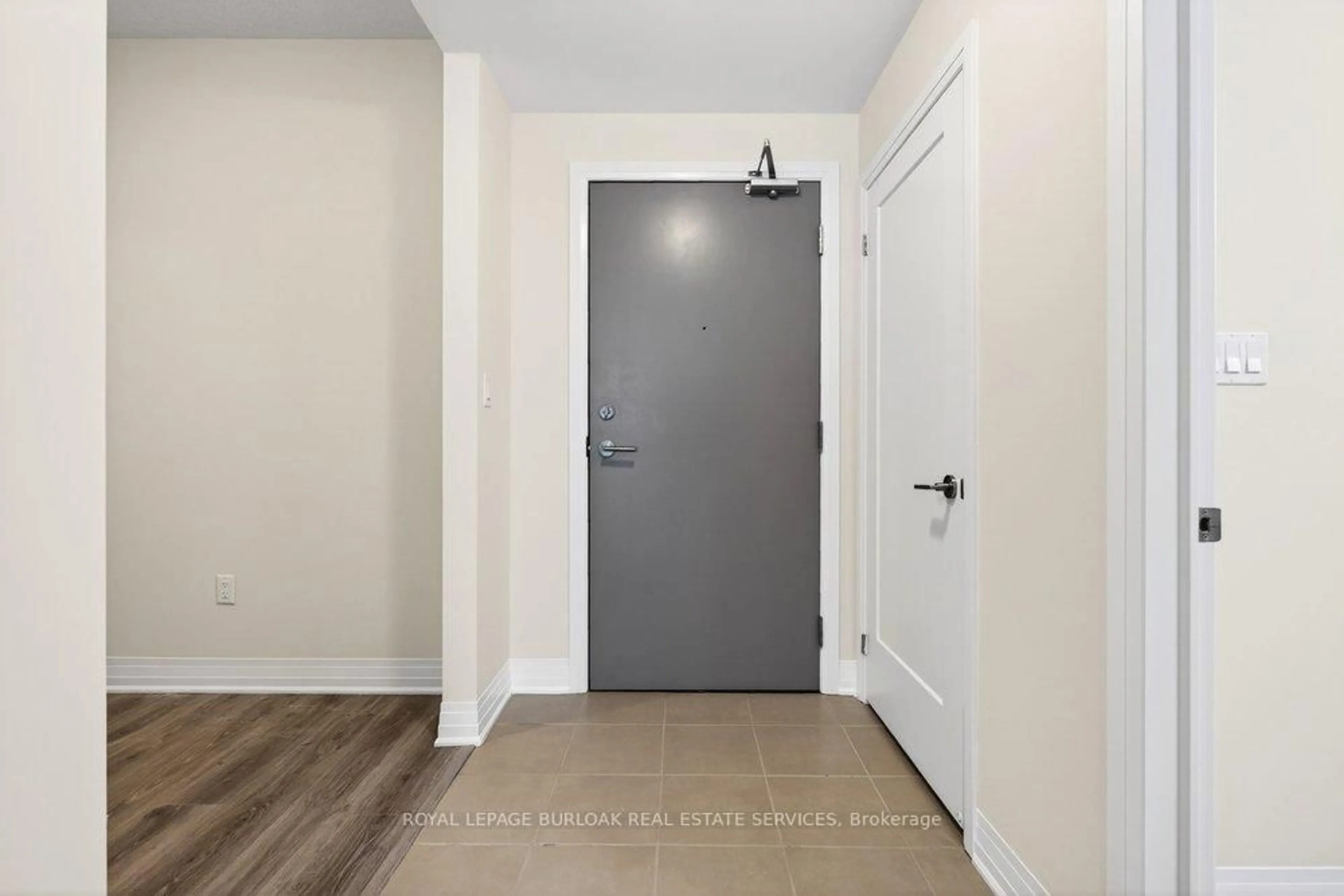 Indoor entryway for 10 Concord Pl #314, Grimsby Ontario L3M 0G6