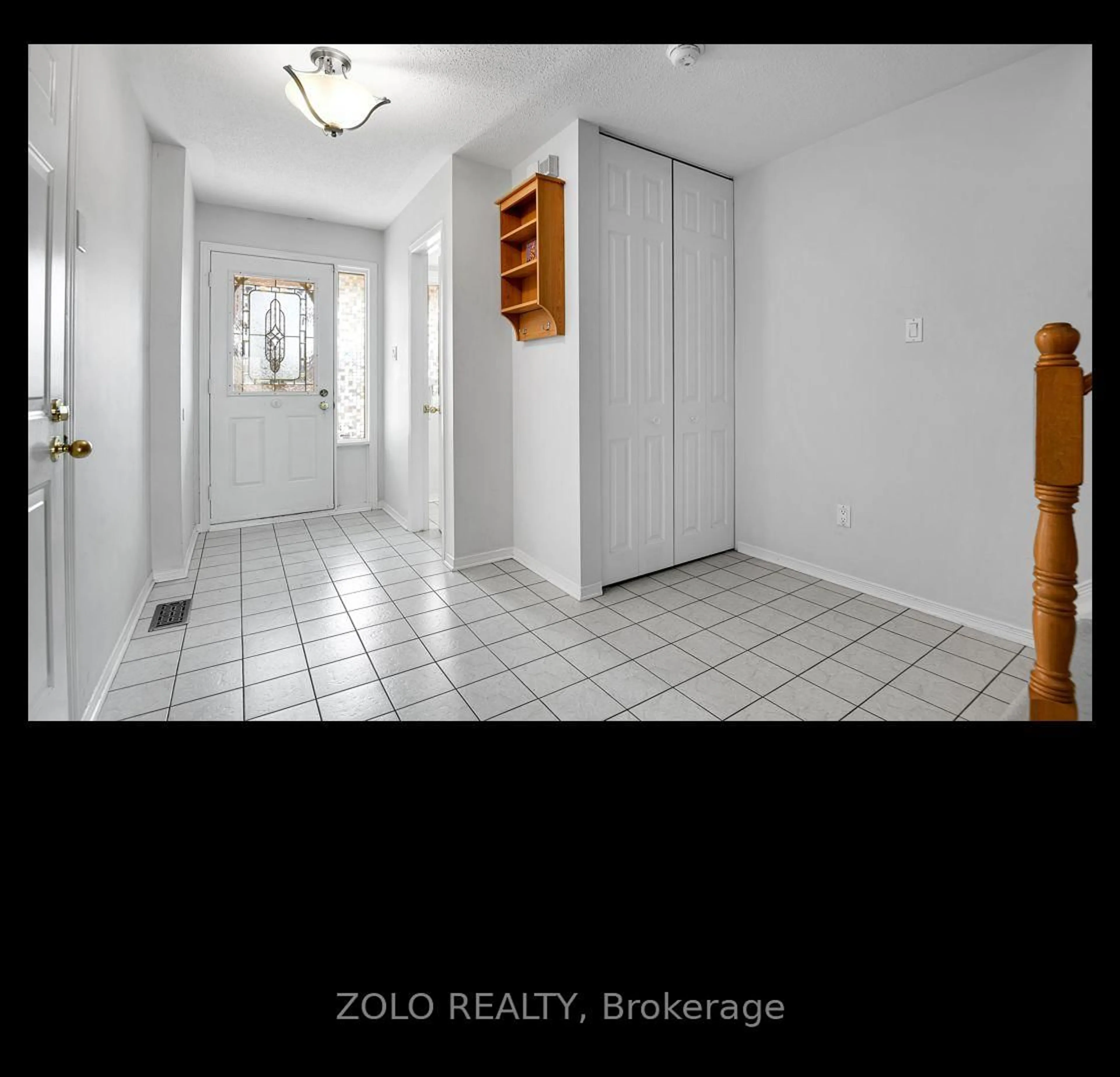 Indoor entryway for 246 Sandhill Rd, Ottawa Ontario K2K 2V8