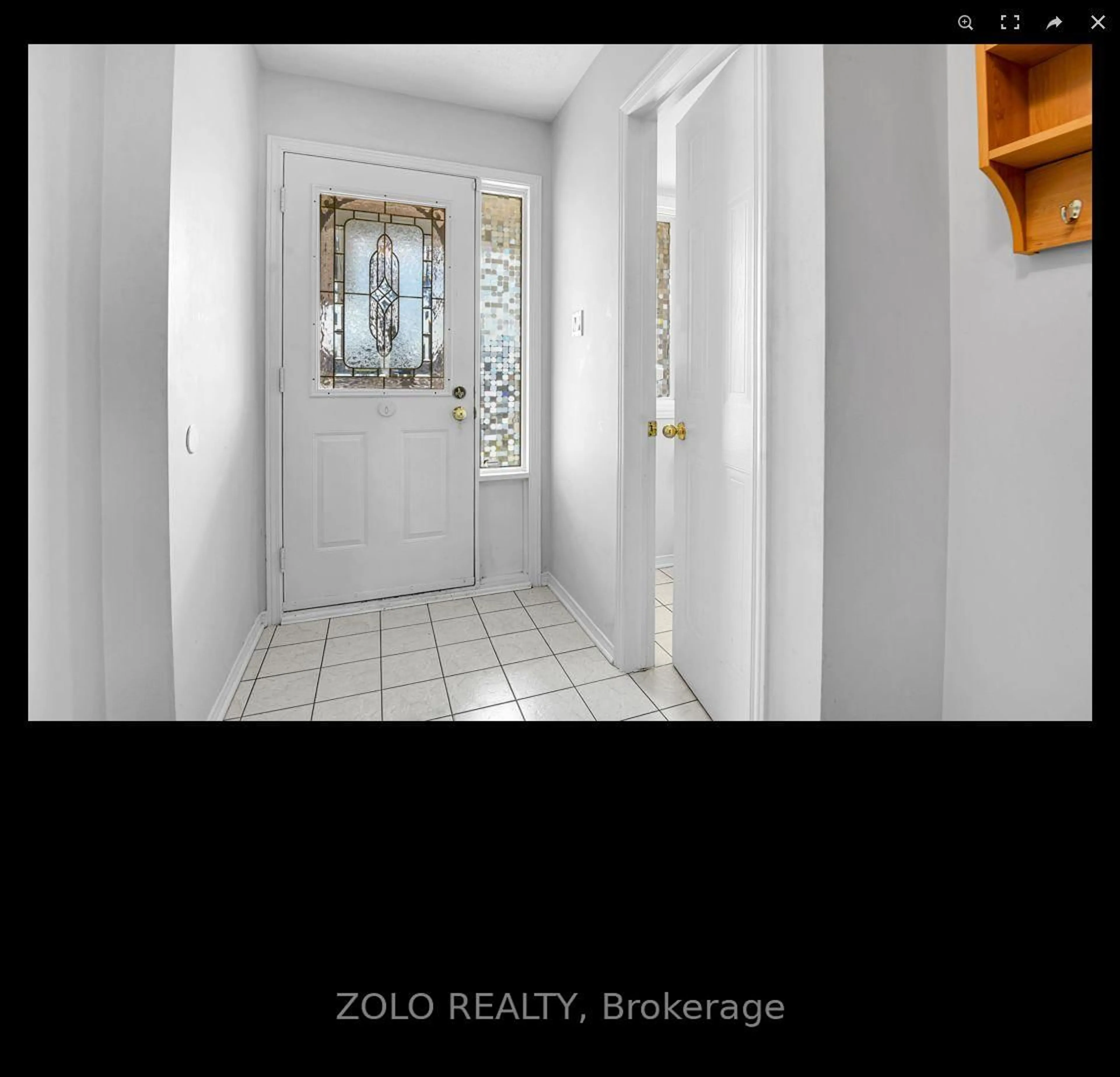 Indoor entryway for 246 Sandhill Rd, Ottawa Ontario K2K 2V8