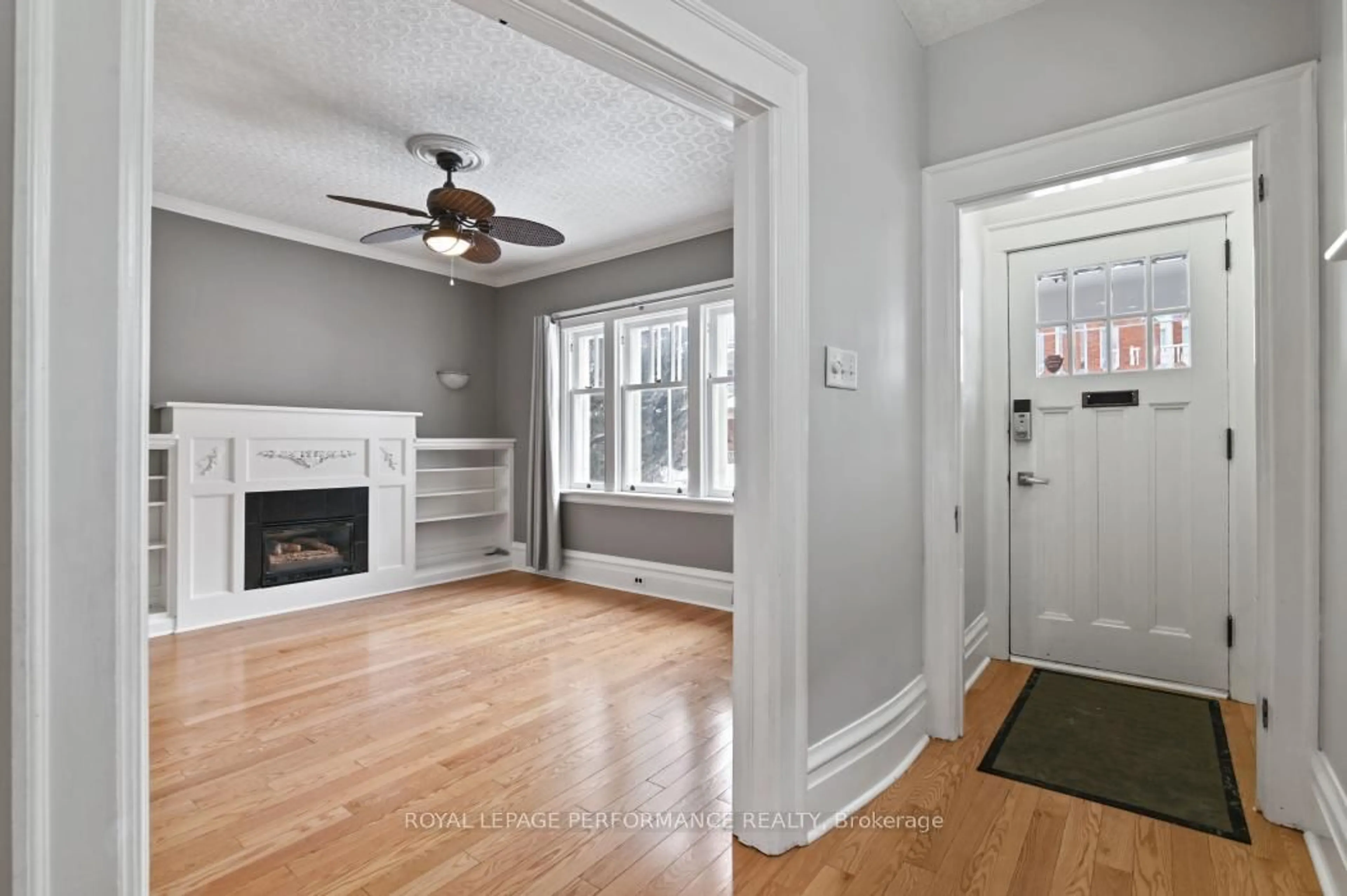 Living room with furniture, unknown for 113 Fourth Ave, Ottawa Ontario K1S 2L3