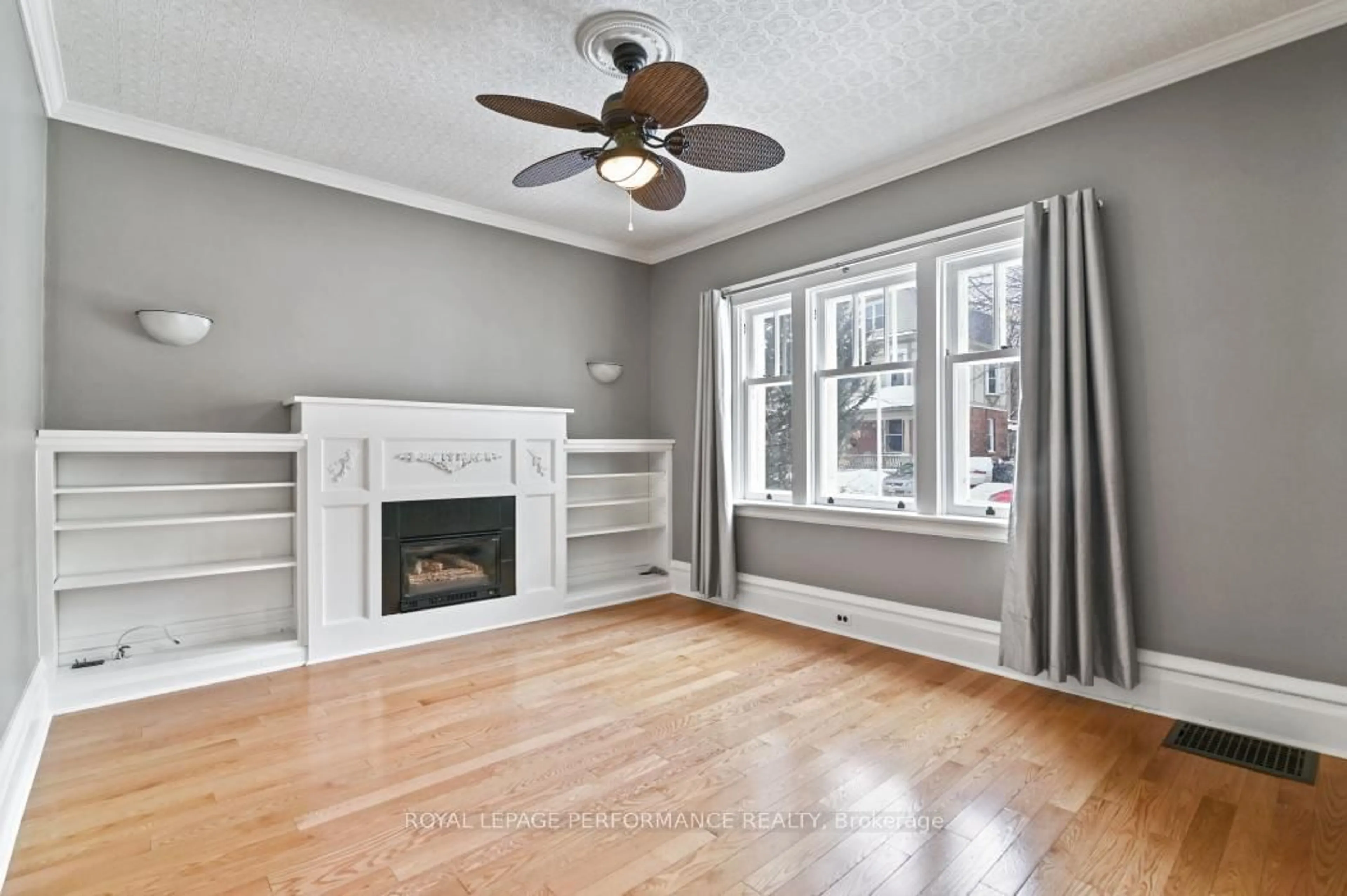 Living room with furniture, unknown for 113 Fourth Ave, Ottawa Ontario K1S 2L3