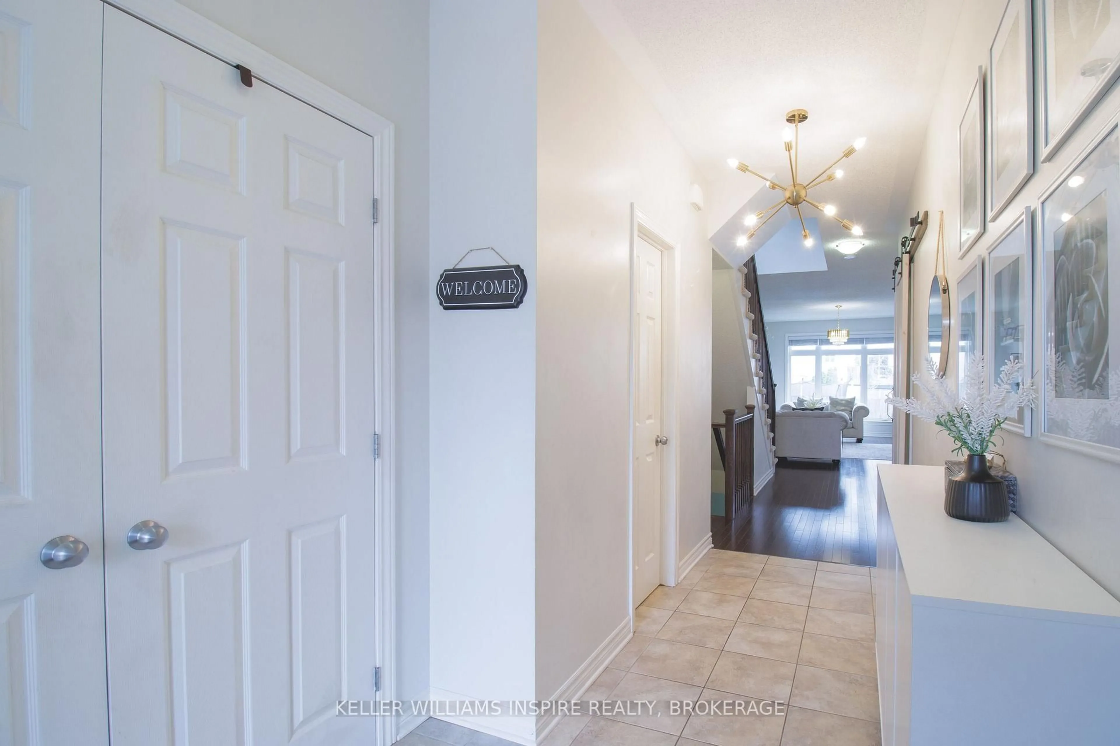 Indoor entryway for 548 Savannah Crt, Kingston Ontario K7P 0L3