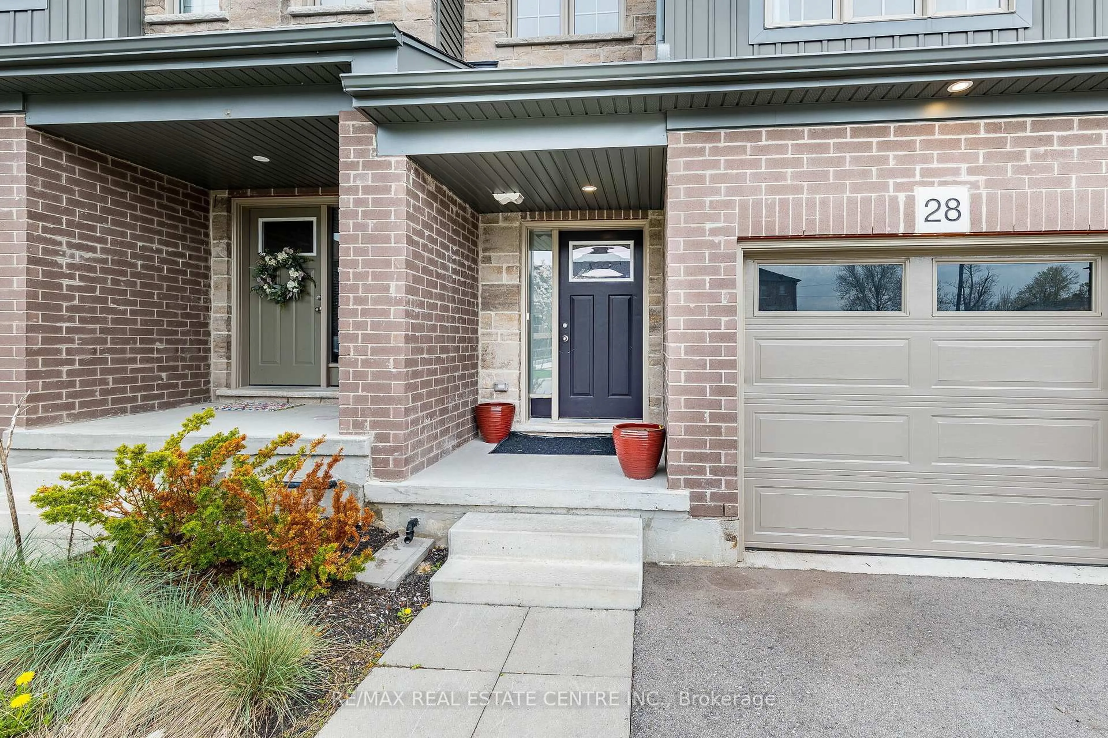 Home with brick exterior material, street for 28 West Mill St, North Dumfries Ontario N0B 1E0