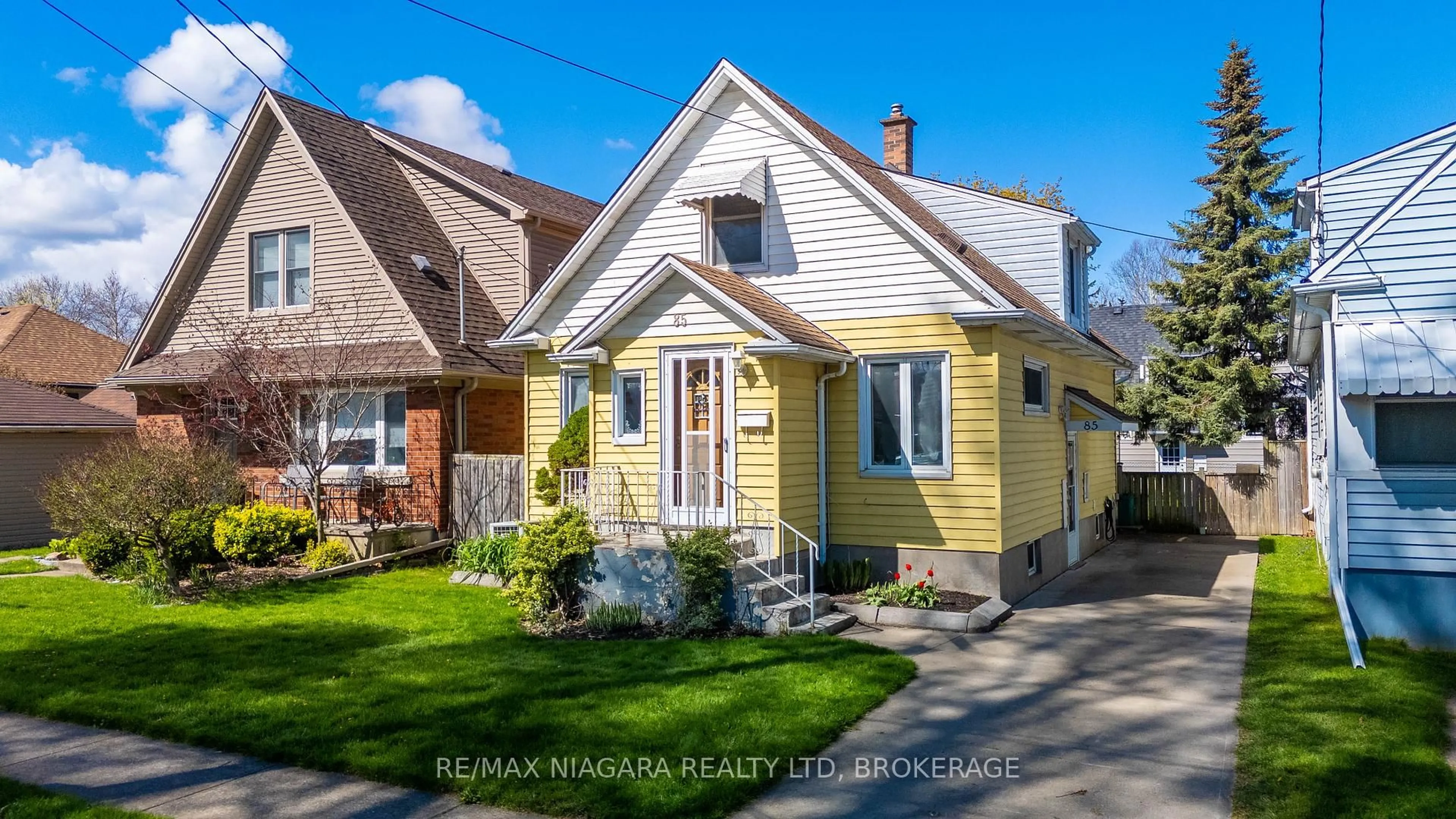 Home with vinyl exterior material, street for 85 Wiley St, St. Catharines Ontario L2R 4G9