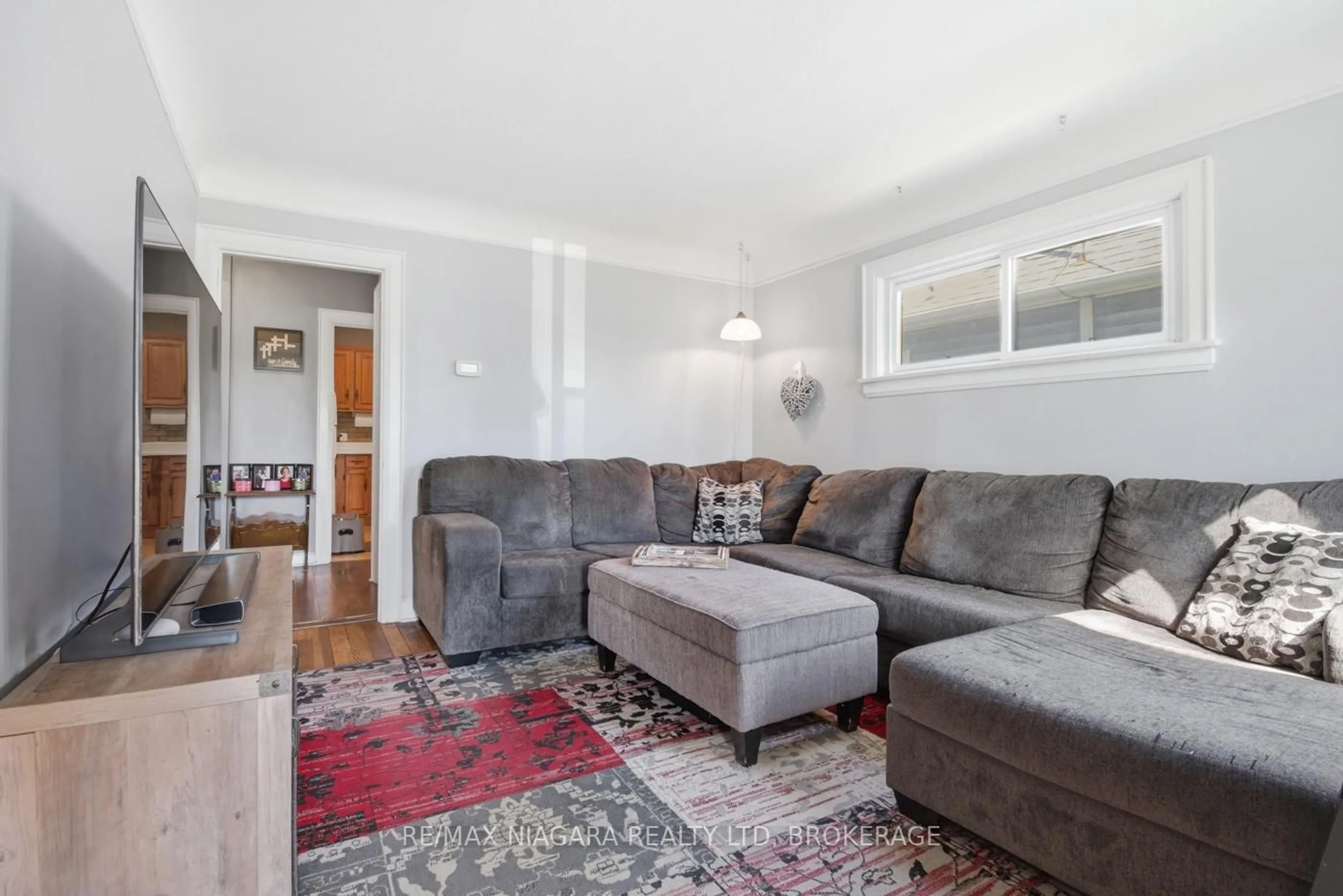 Living room with furniture, unknown for 85 Wiley St, St. Catharines Ontario L2R 4G9