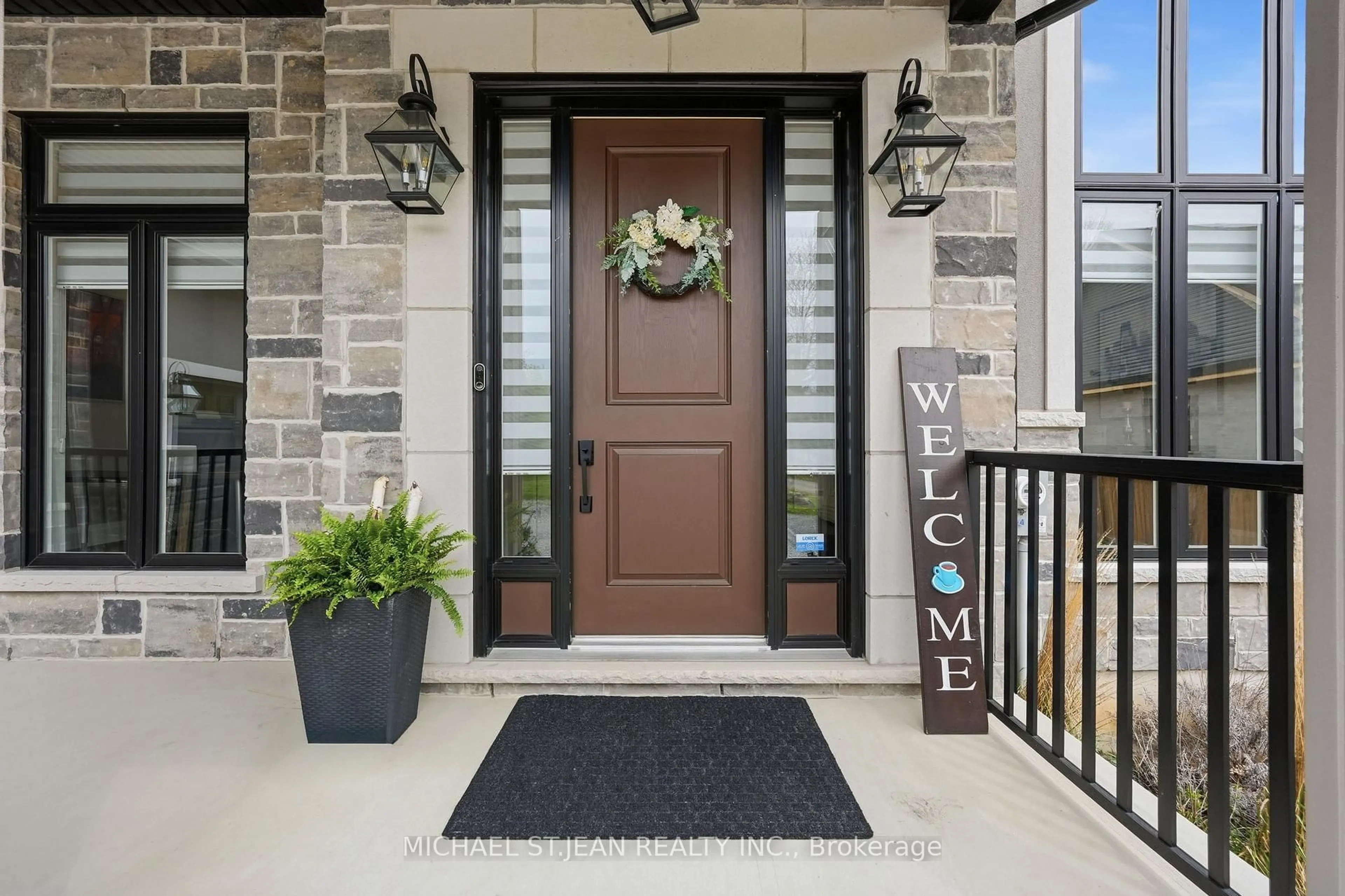 Indoor entryway for 187 Sunnyridge Rd, Hamilton Ontario L0R 1R0