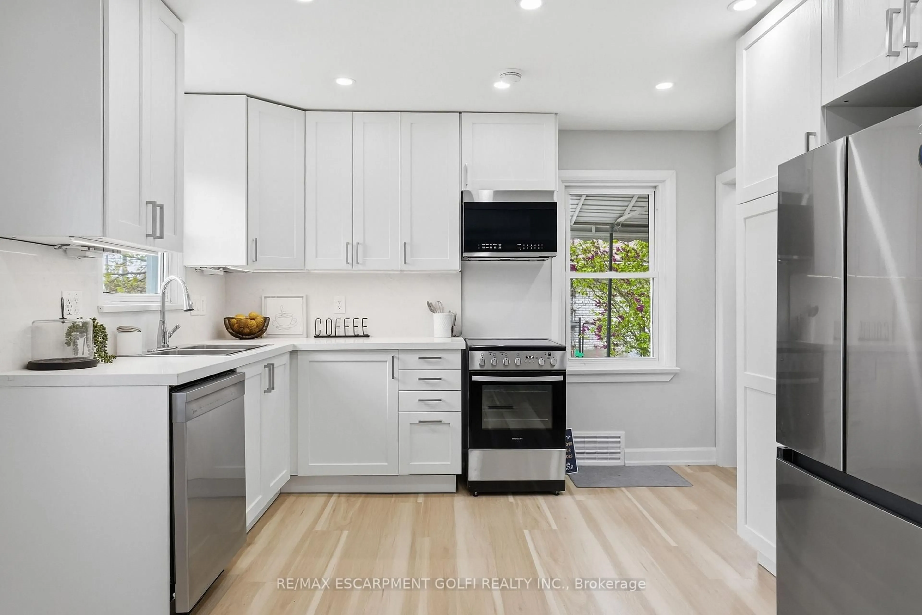 Open concept kitchen, unknown for 12 Valley Rd, St. Catharines Ontario L2S 1Y6