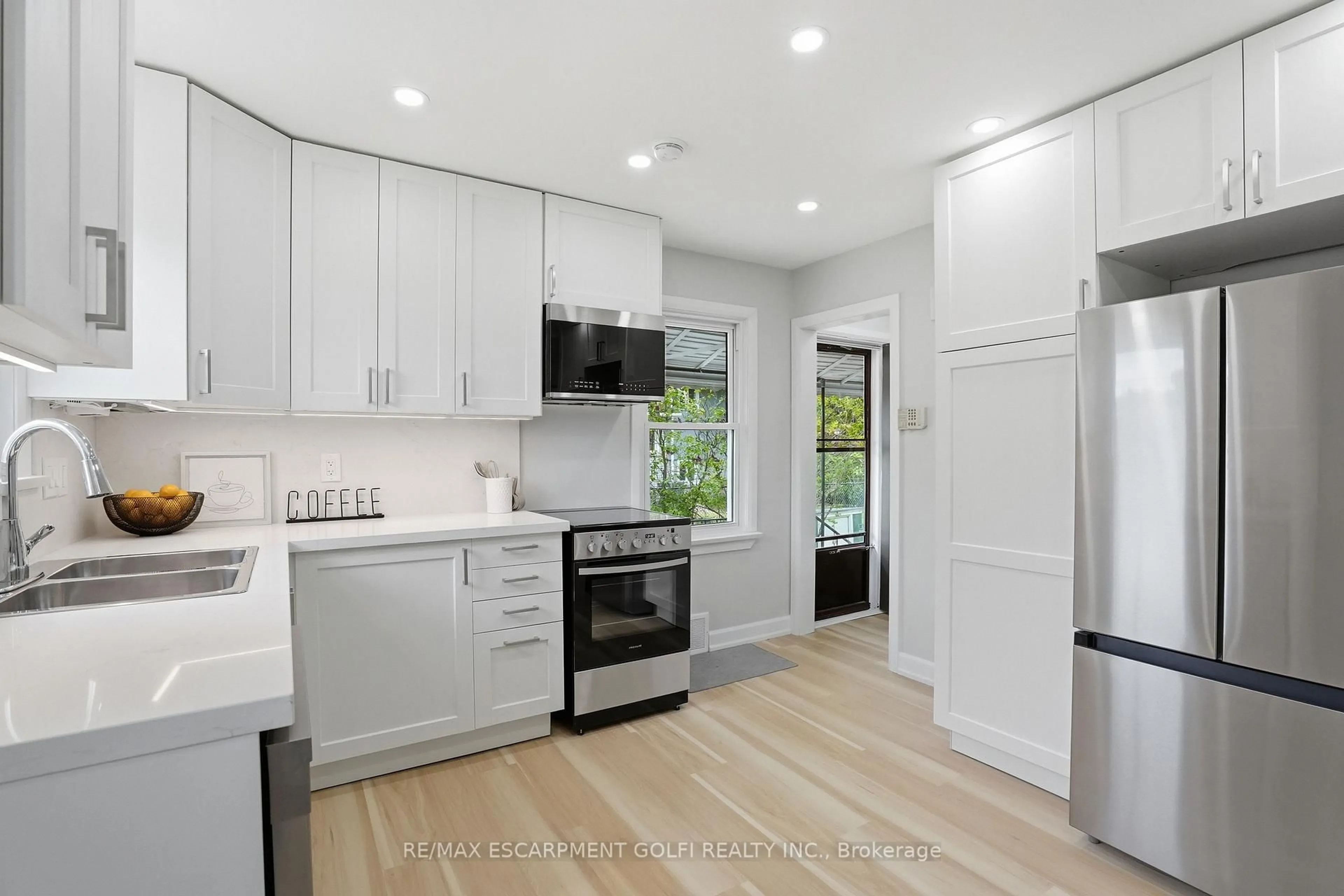 Open concept kitchen, unknown for 12 Valley Rd, St. Catharines Ontario L2S 1Y6