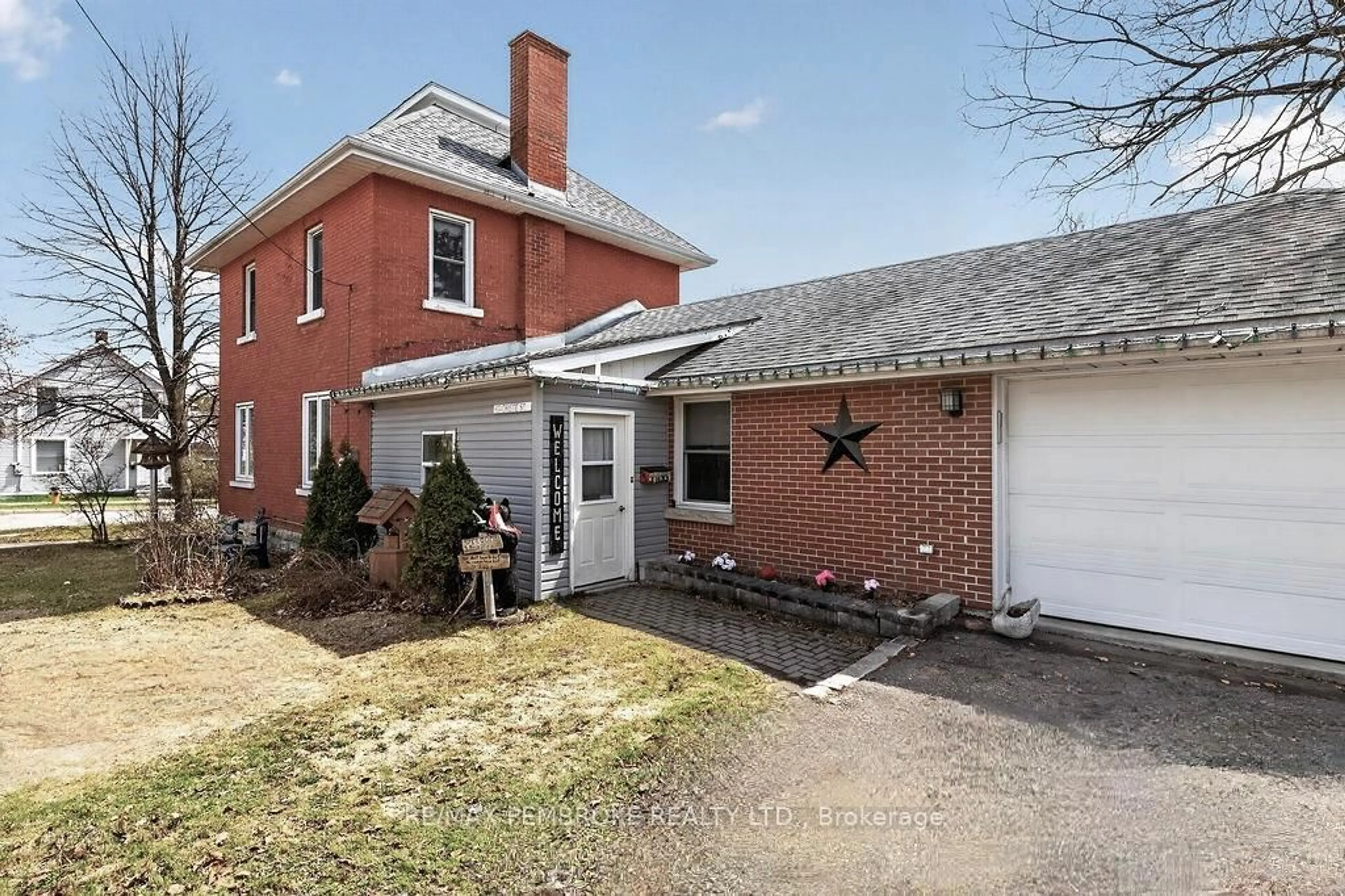 Home with brick exterior material, street for 402 Christie St, Pembroke Ontario K8A 4R9