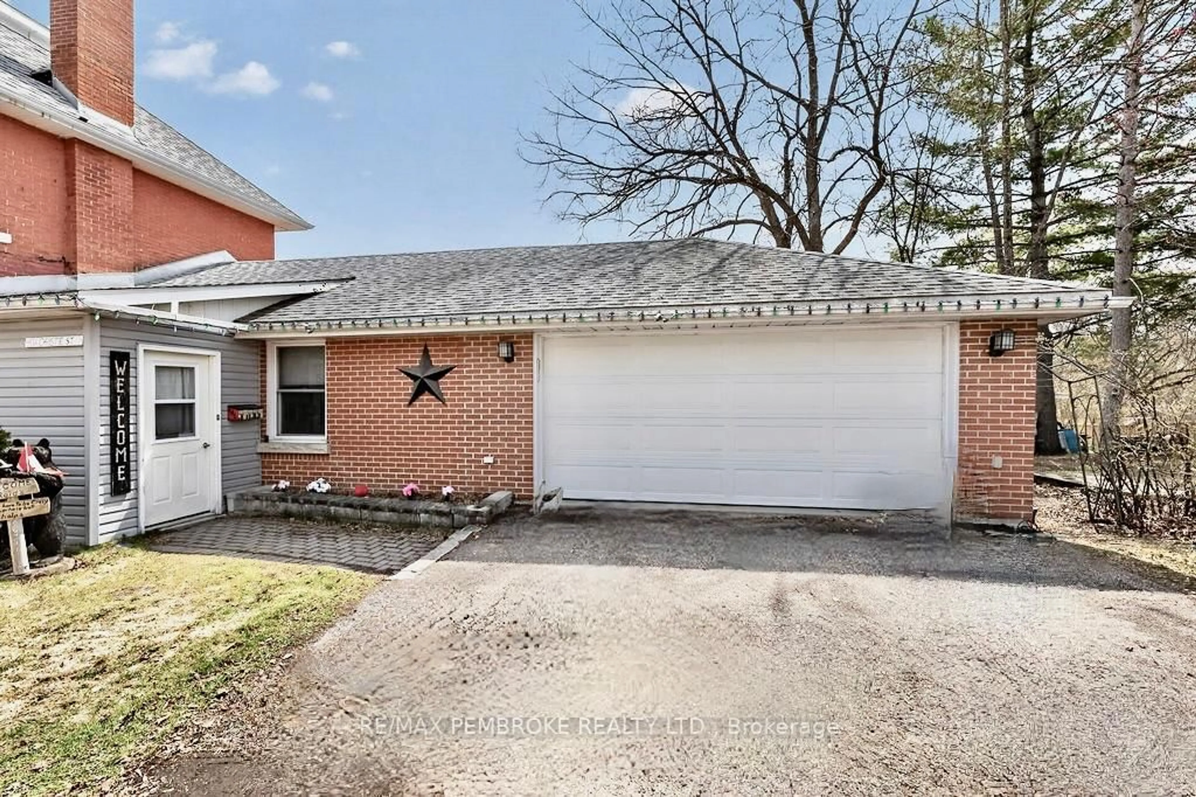 Home with brick exterior material, street for 402 Christie St, Pembroke Ontario K8A 4R9