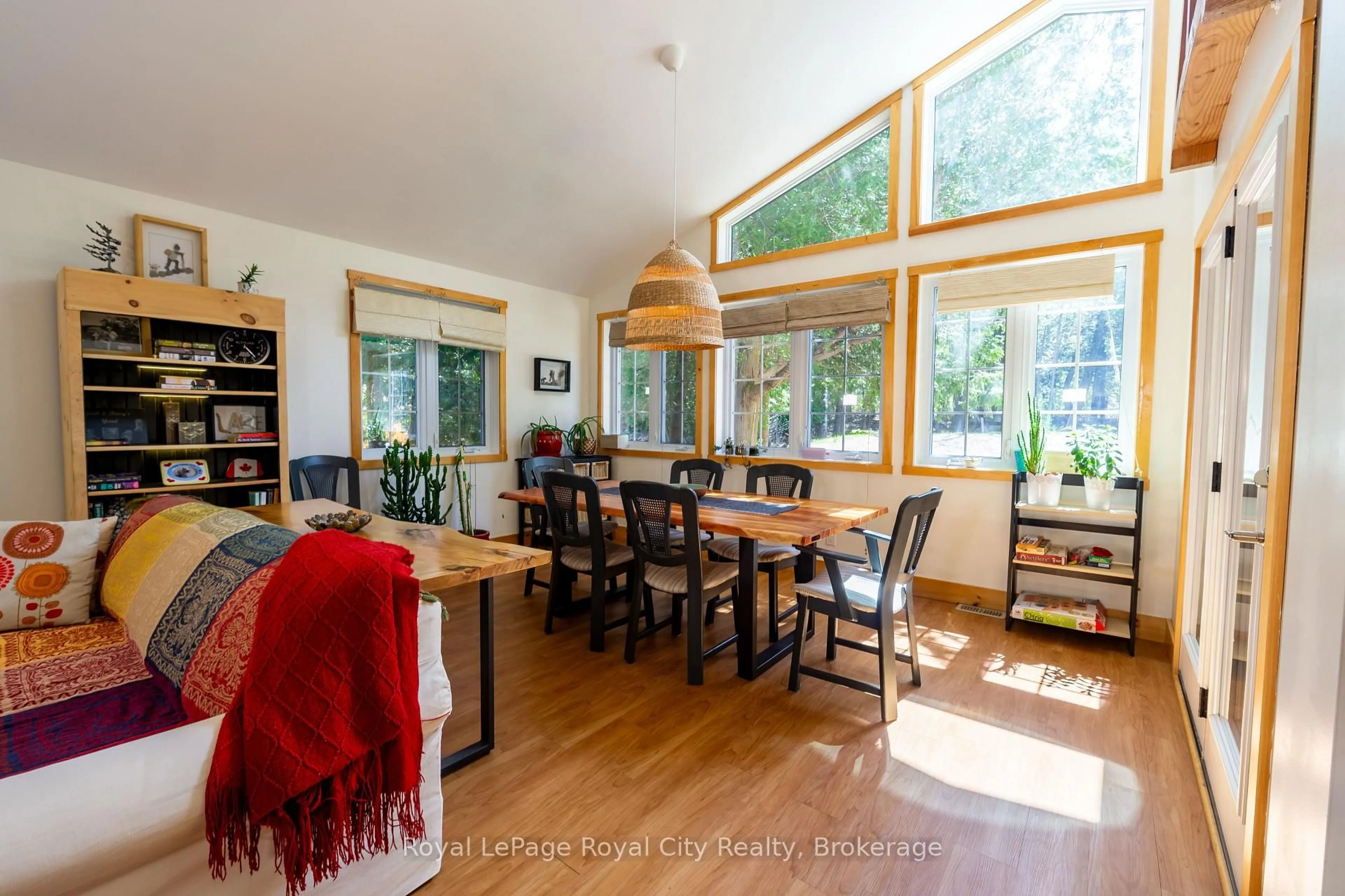 Dining room, wood/laminate floor for 48 Head St, Northern Bruce Peninsula Ontario N0H 2R0